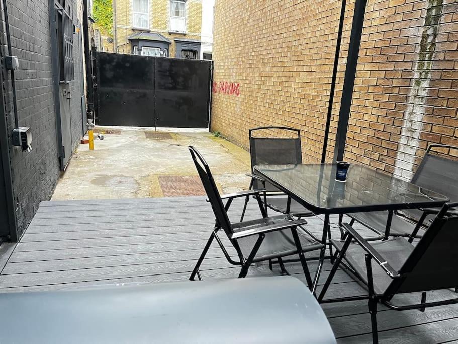 Apartment House With Garden Stoke Newington