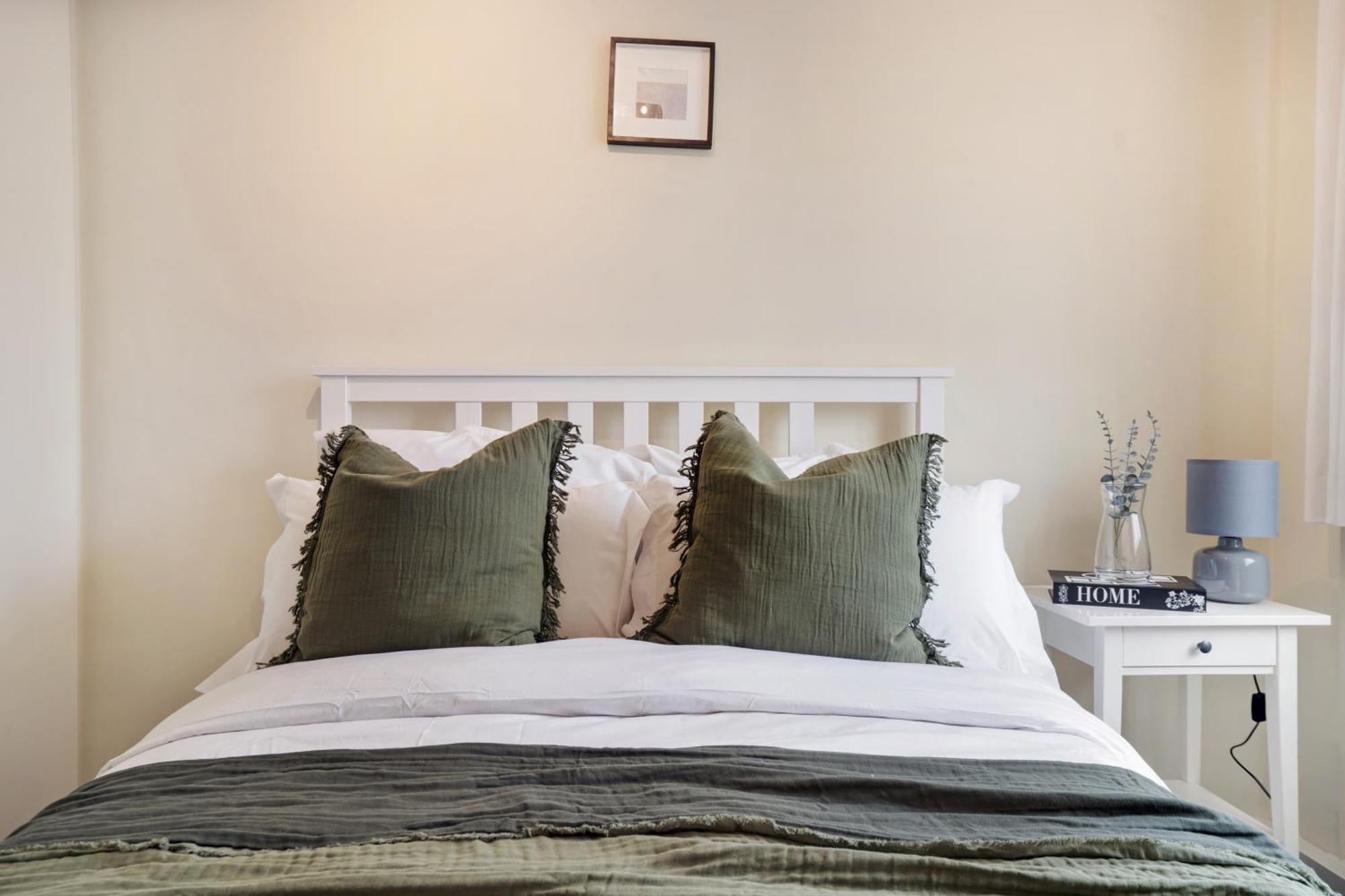 Large Swiss With Balcony! * London