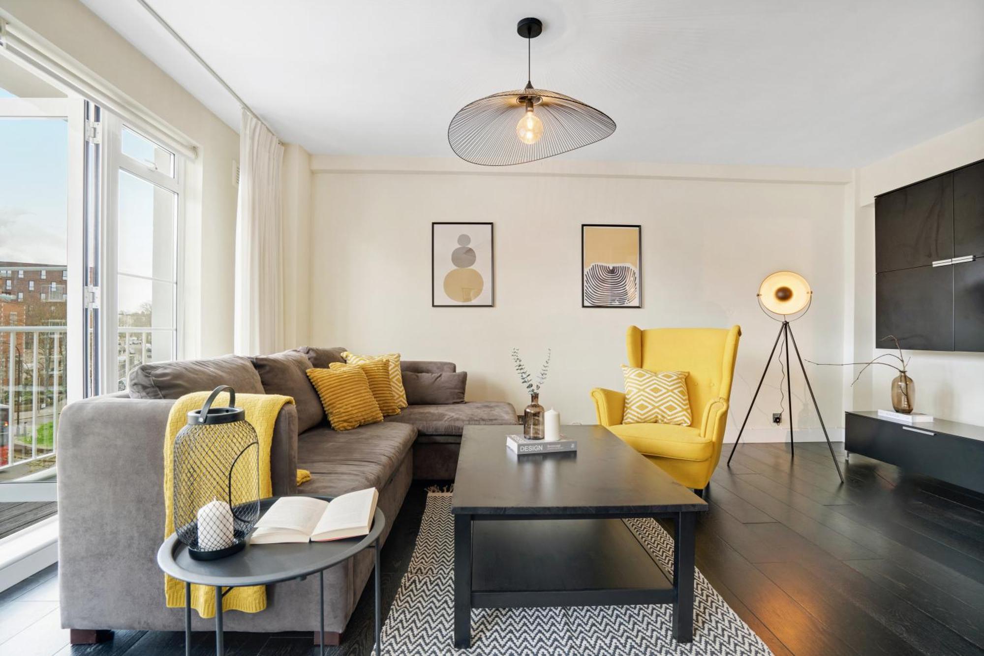 Apartment Large Swiss With Balcony! *