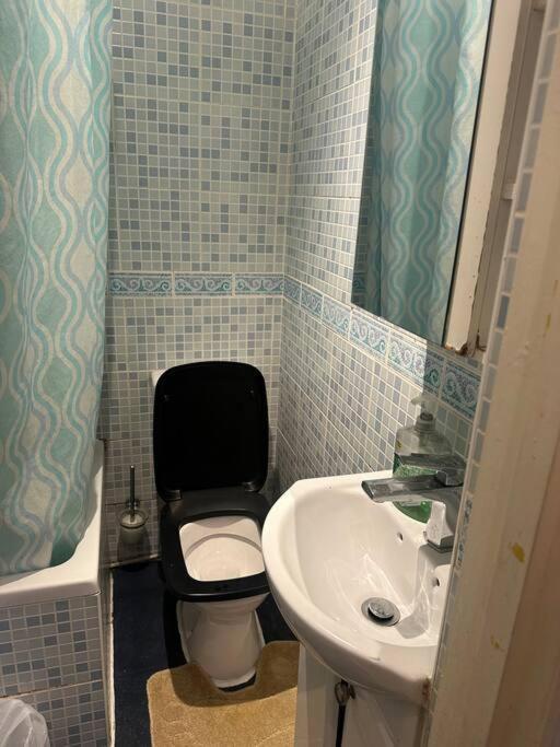Amazing Wood Street Ground Floor Flat A Apartment London