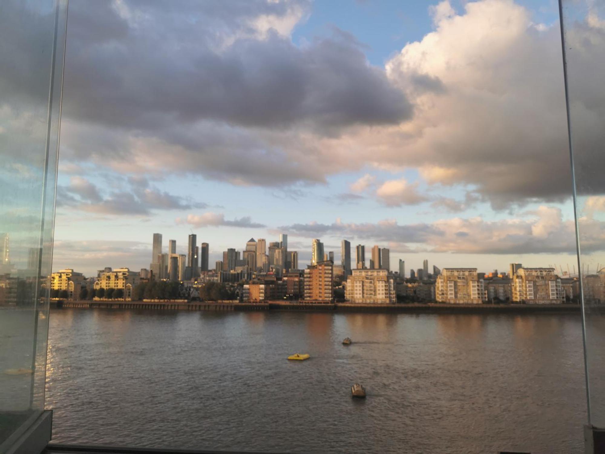 In Flat With Stunning Thames River View Privatunterkunft London