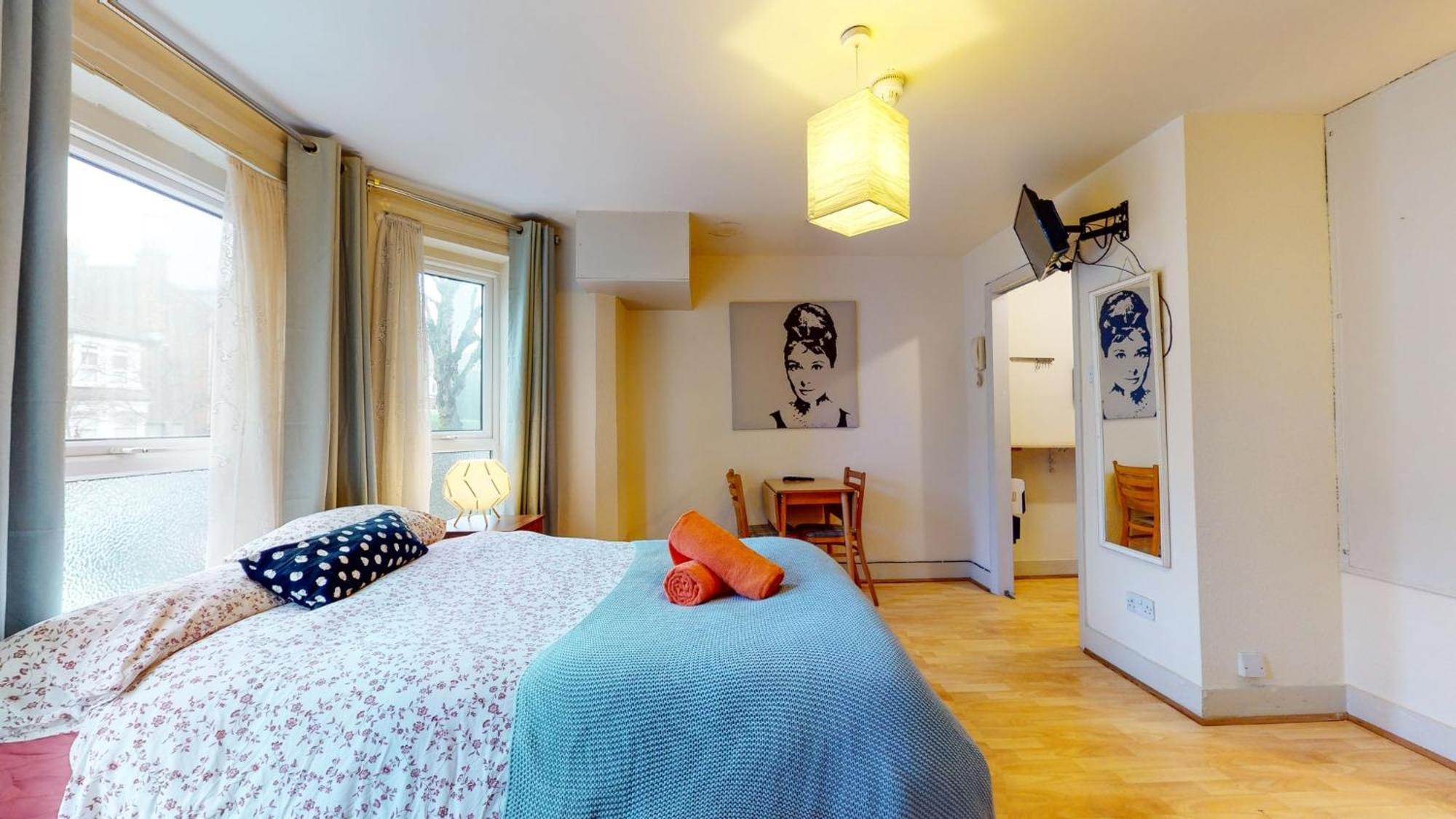 St Pauls Studio 24