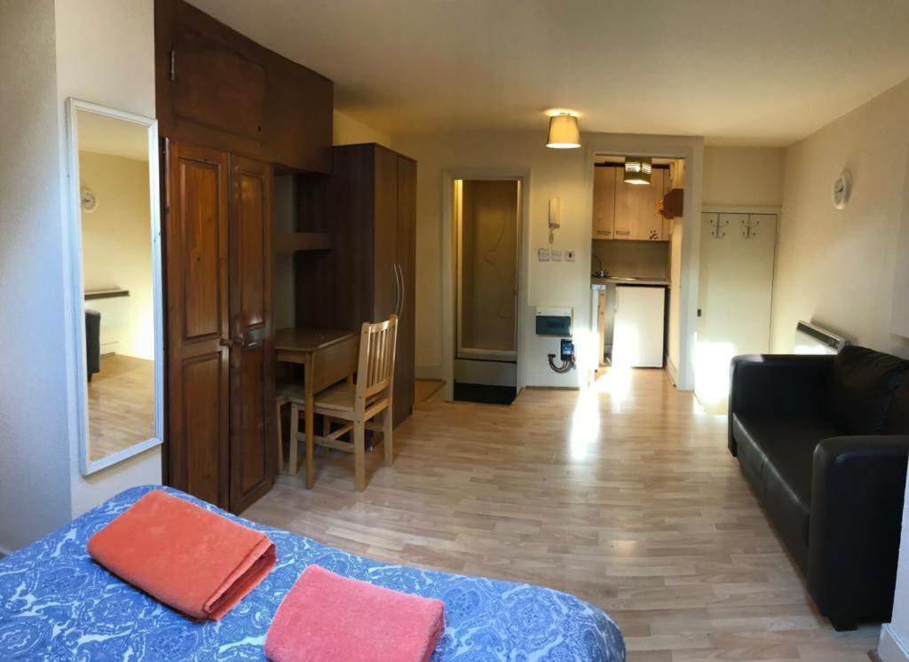 Apartahotel St Pauls Studio 24 *