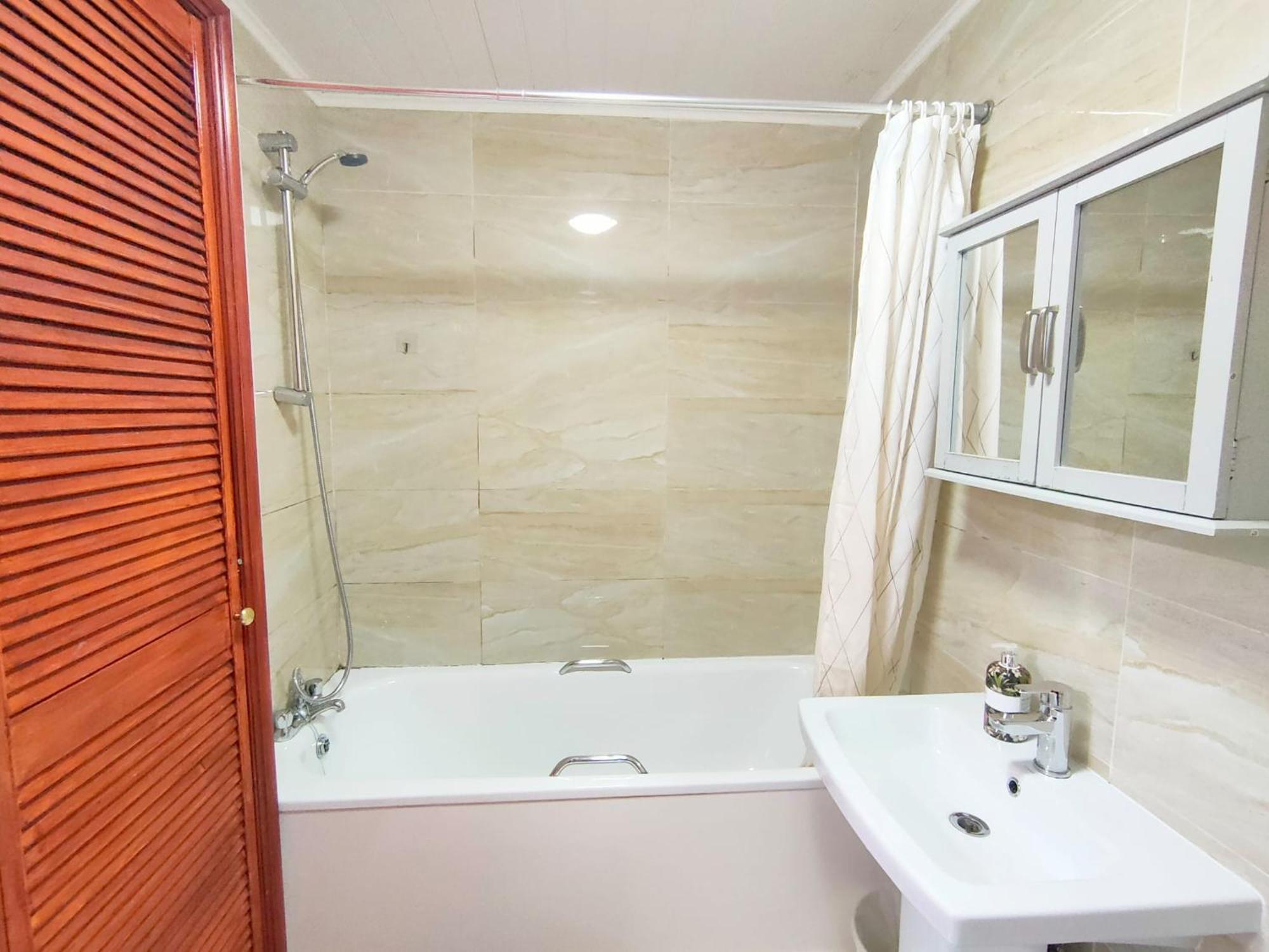 Spacious 3-bed Cosy Flat In Westminster Leilighet London