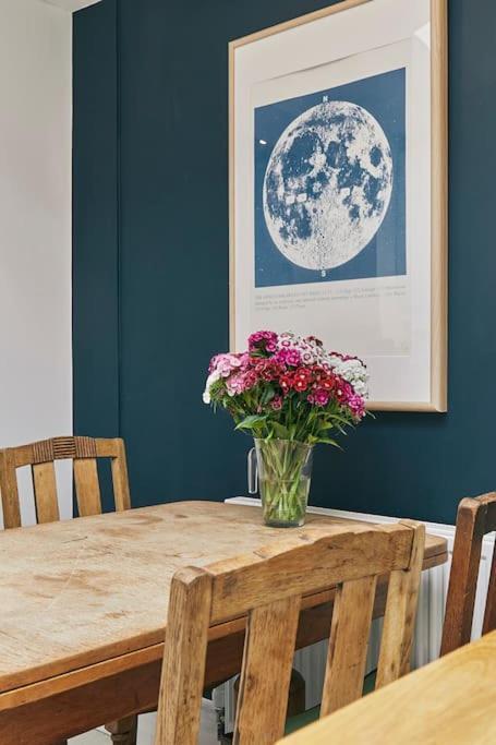 Stylish Family In Artsy Se Holiday home