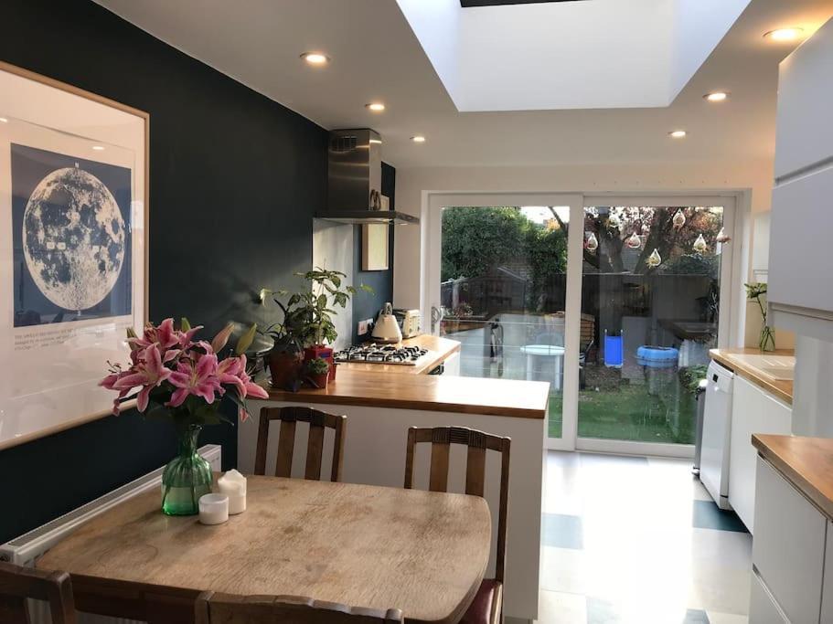 Stylish Family In Artsy Se Holiday home