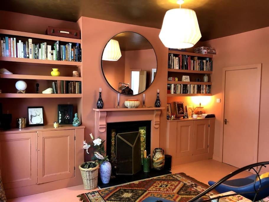 Stylish Family In Artsy Se Holiday home London
