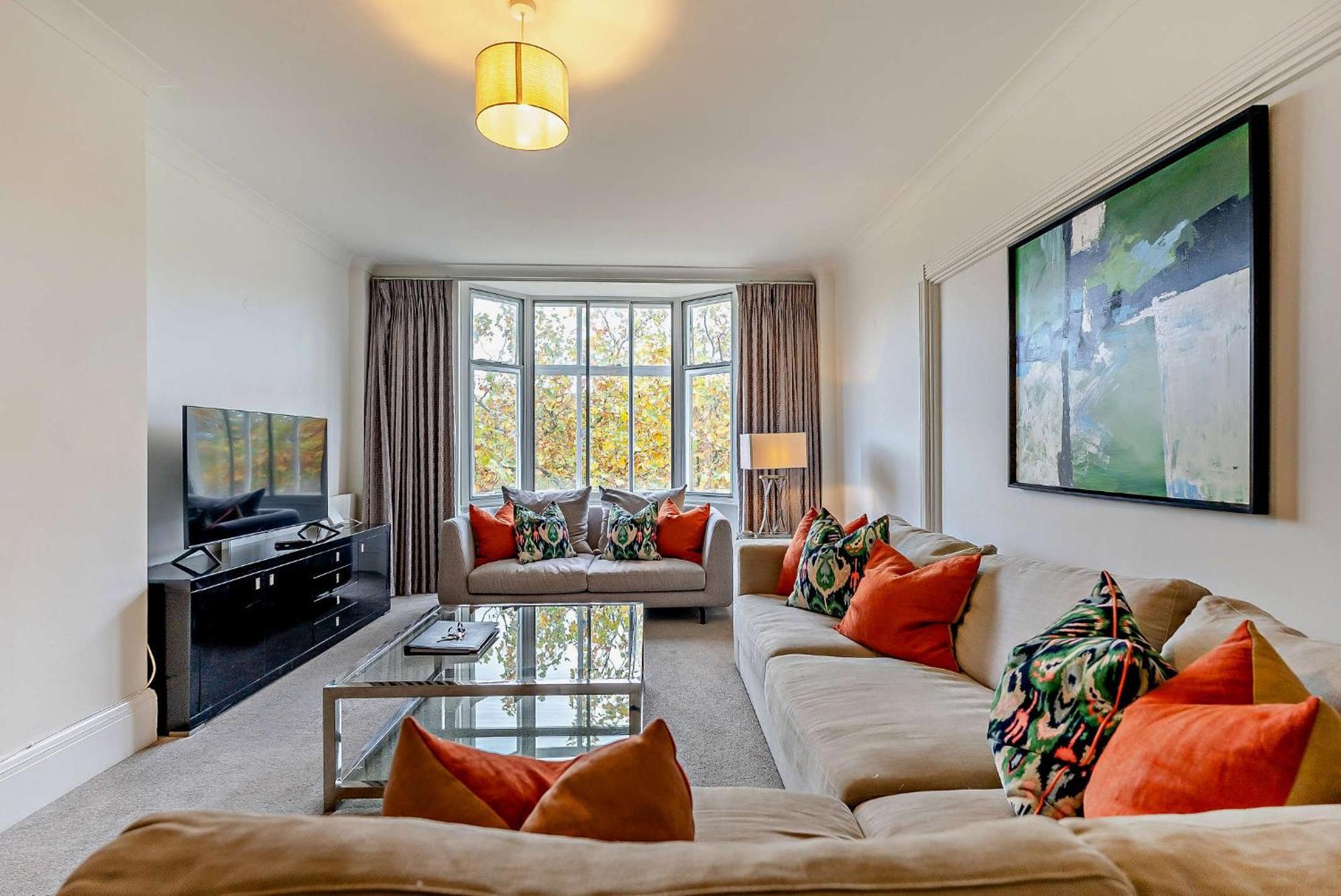 Regents Park Apartment *