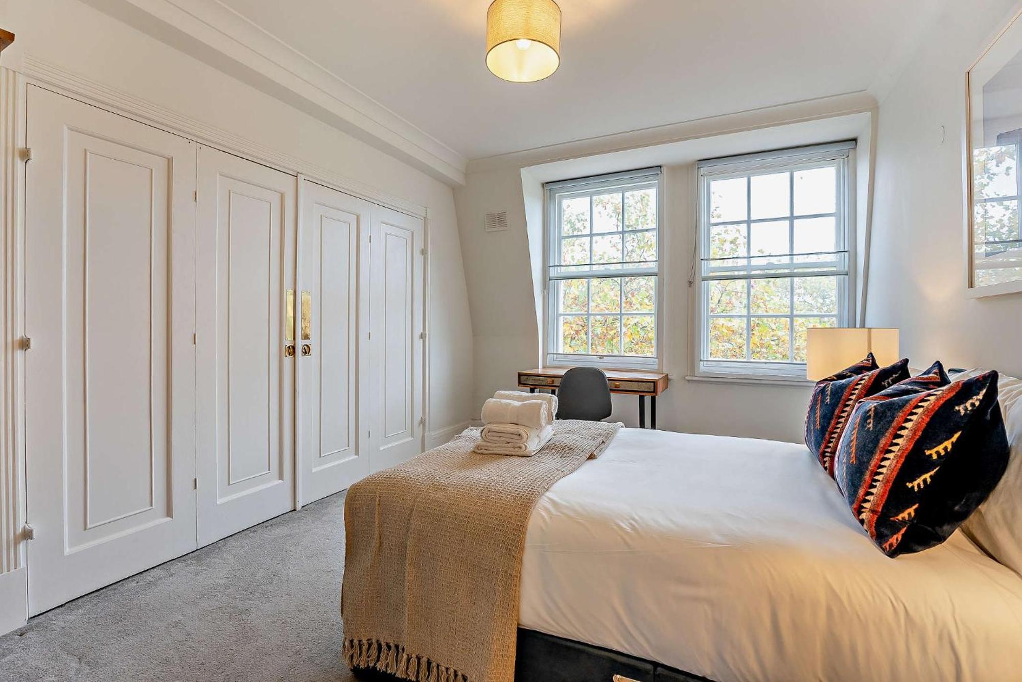 Apartment Regents Park London