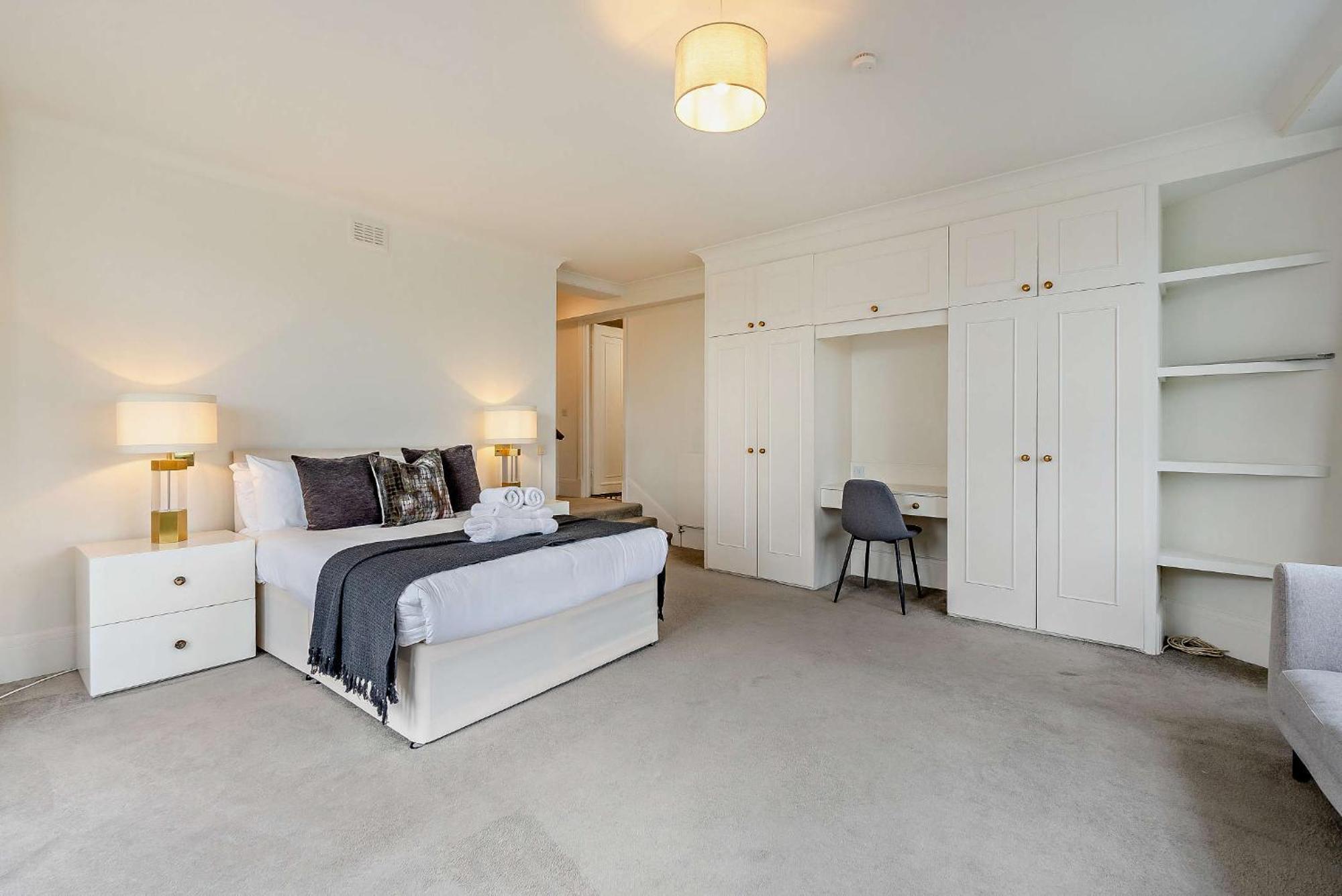 Regents Park Apartment