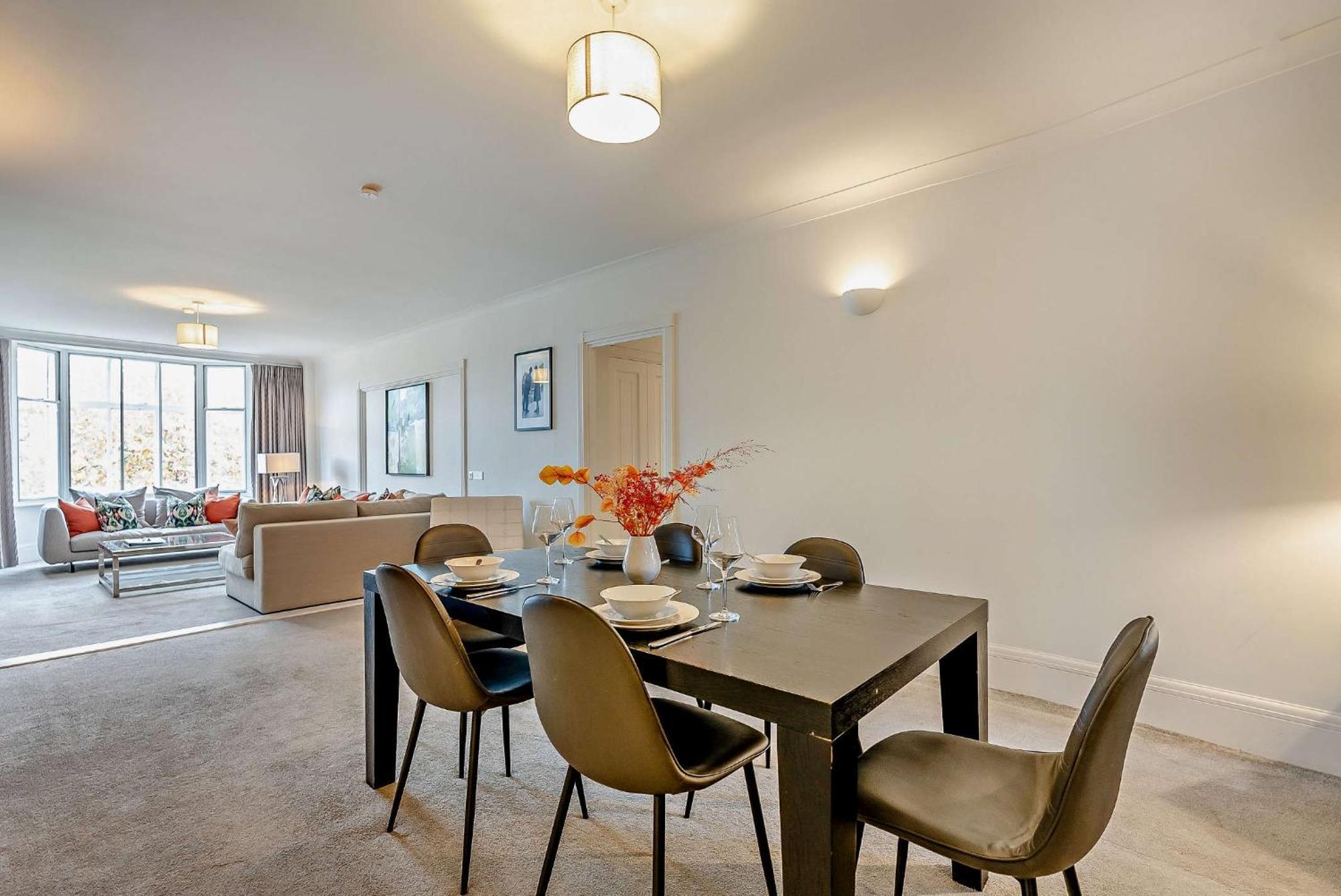 Regents Park Apartment *