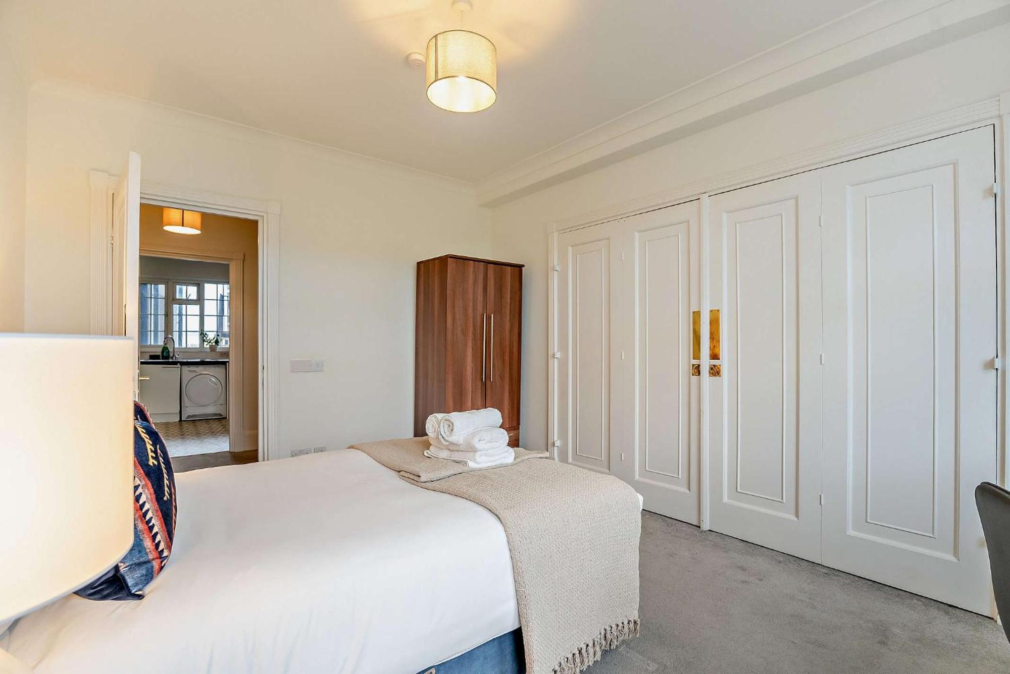 Apartment Regents Park London