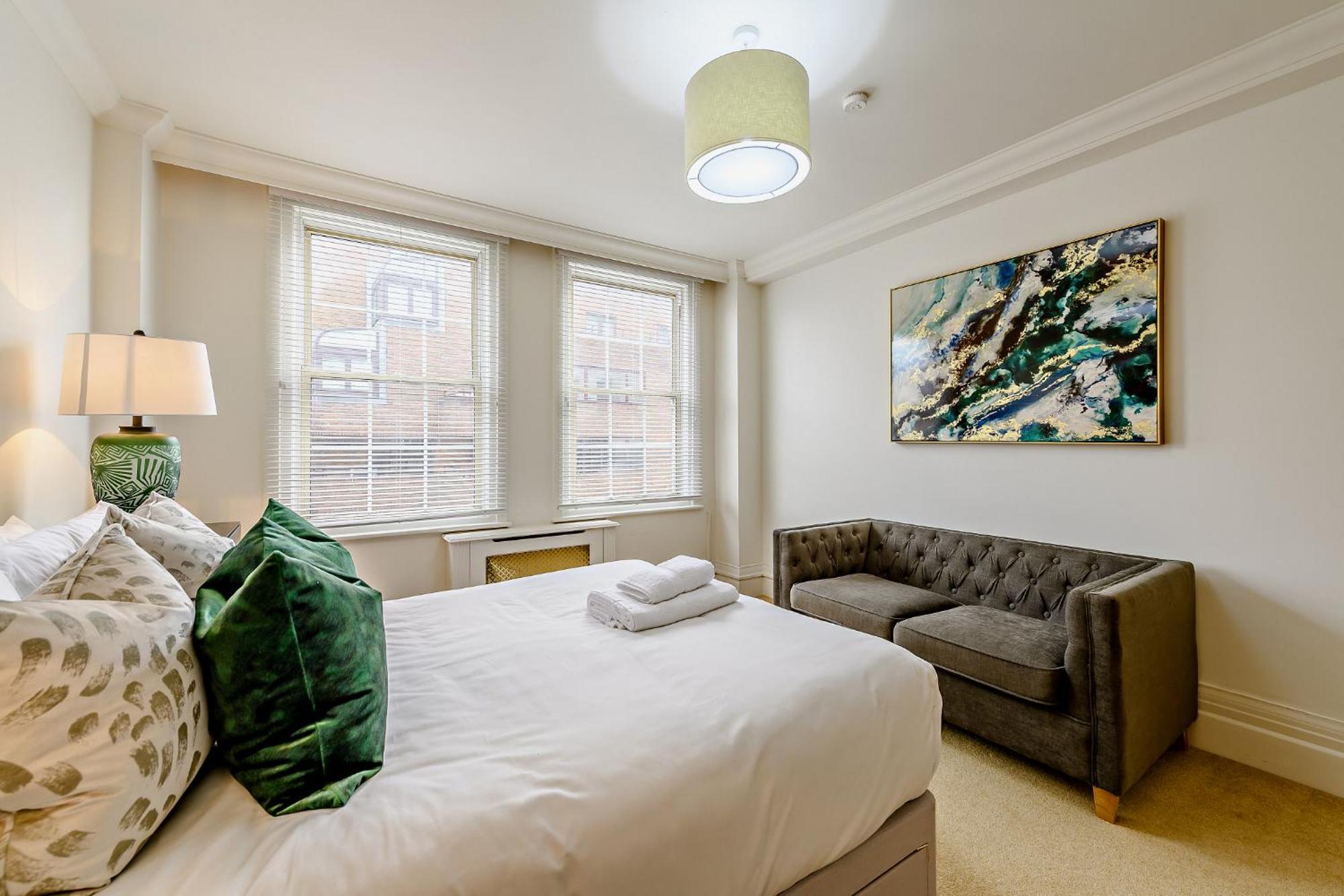 Regents Park Apartment *