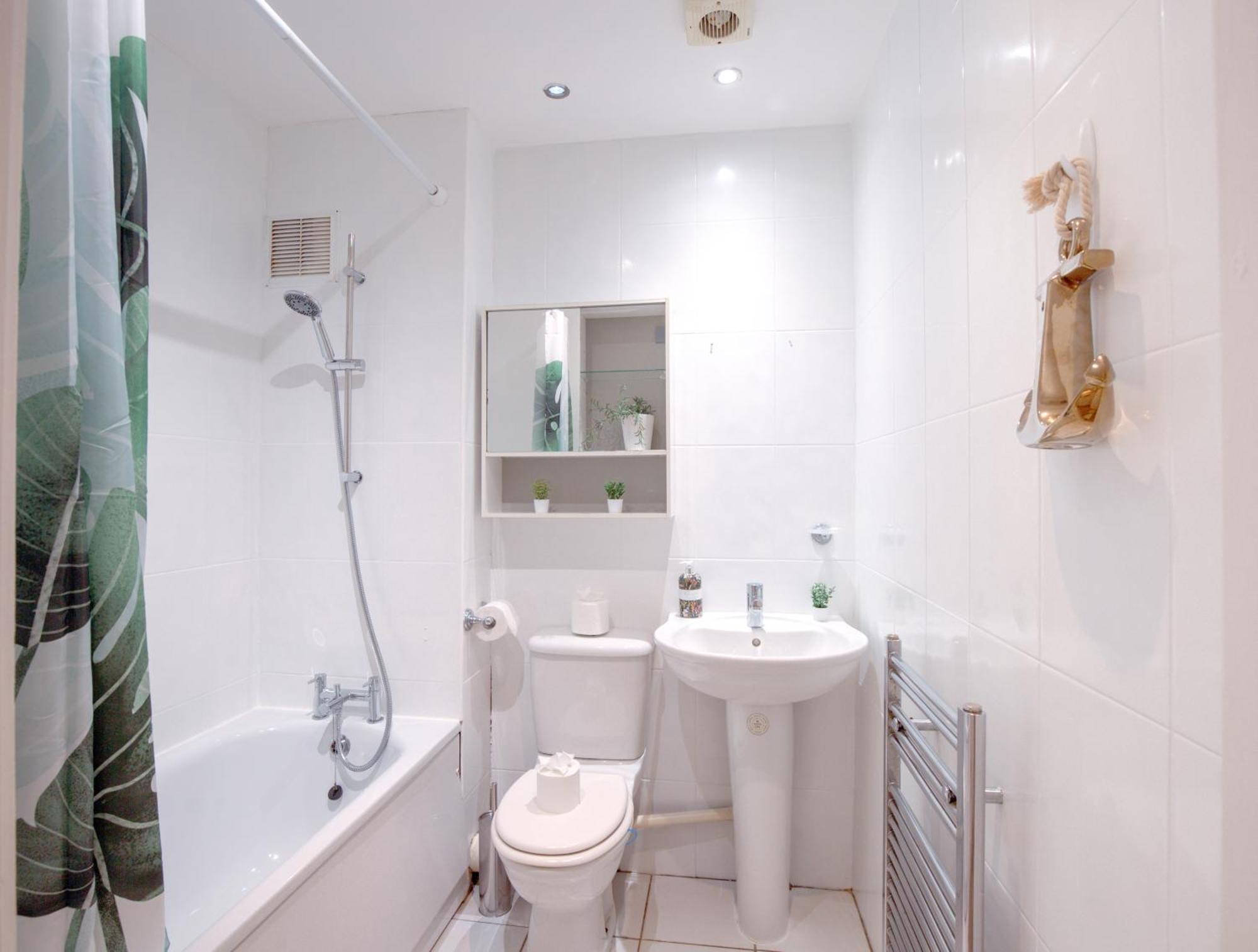 Stratford Gem- Stylist Spacious London