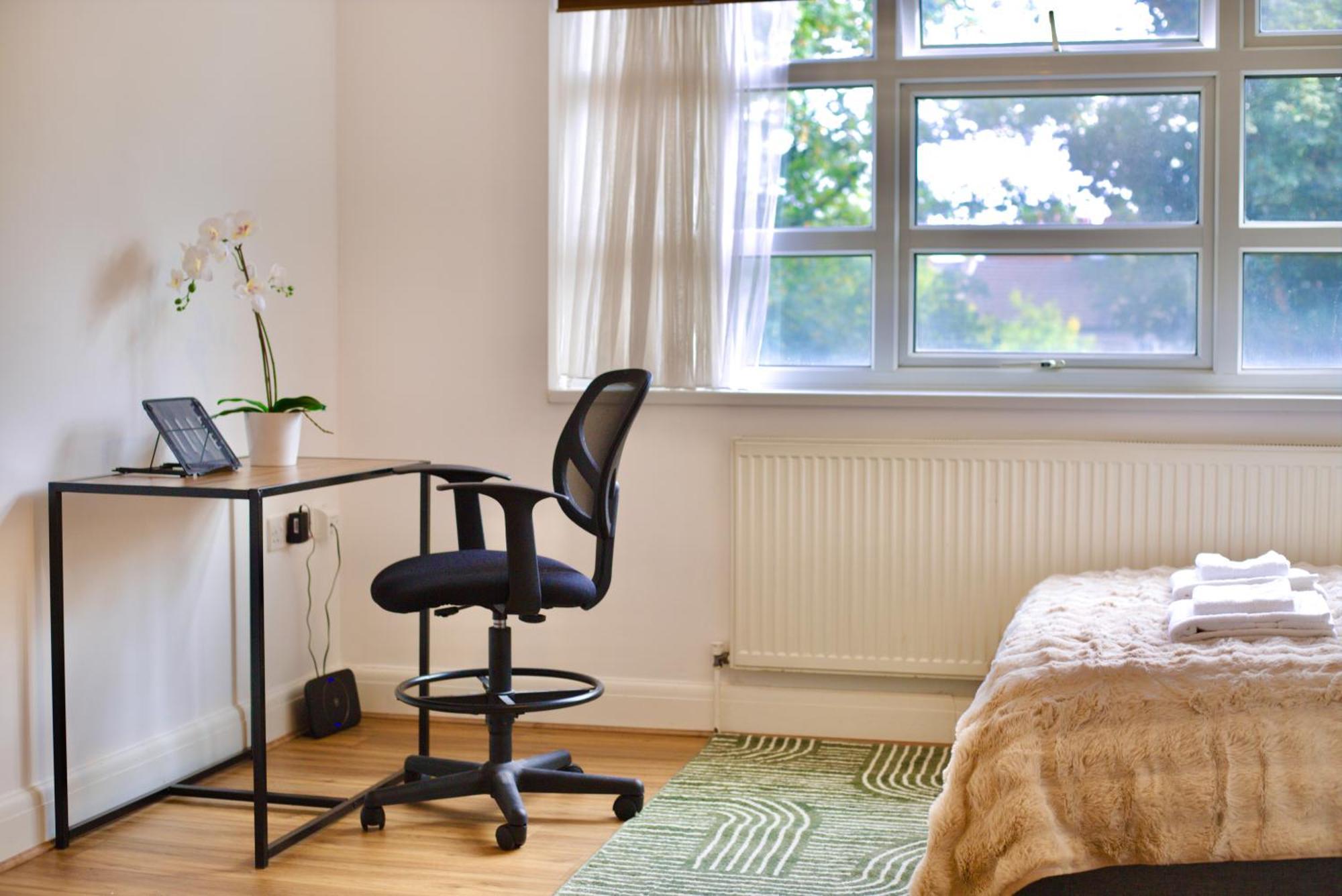 Stratford Gem- Stylist Spacious * London