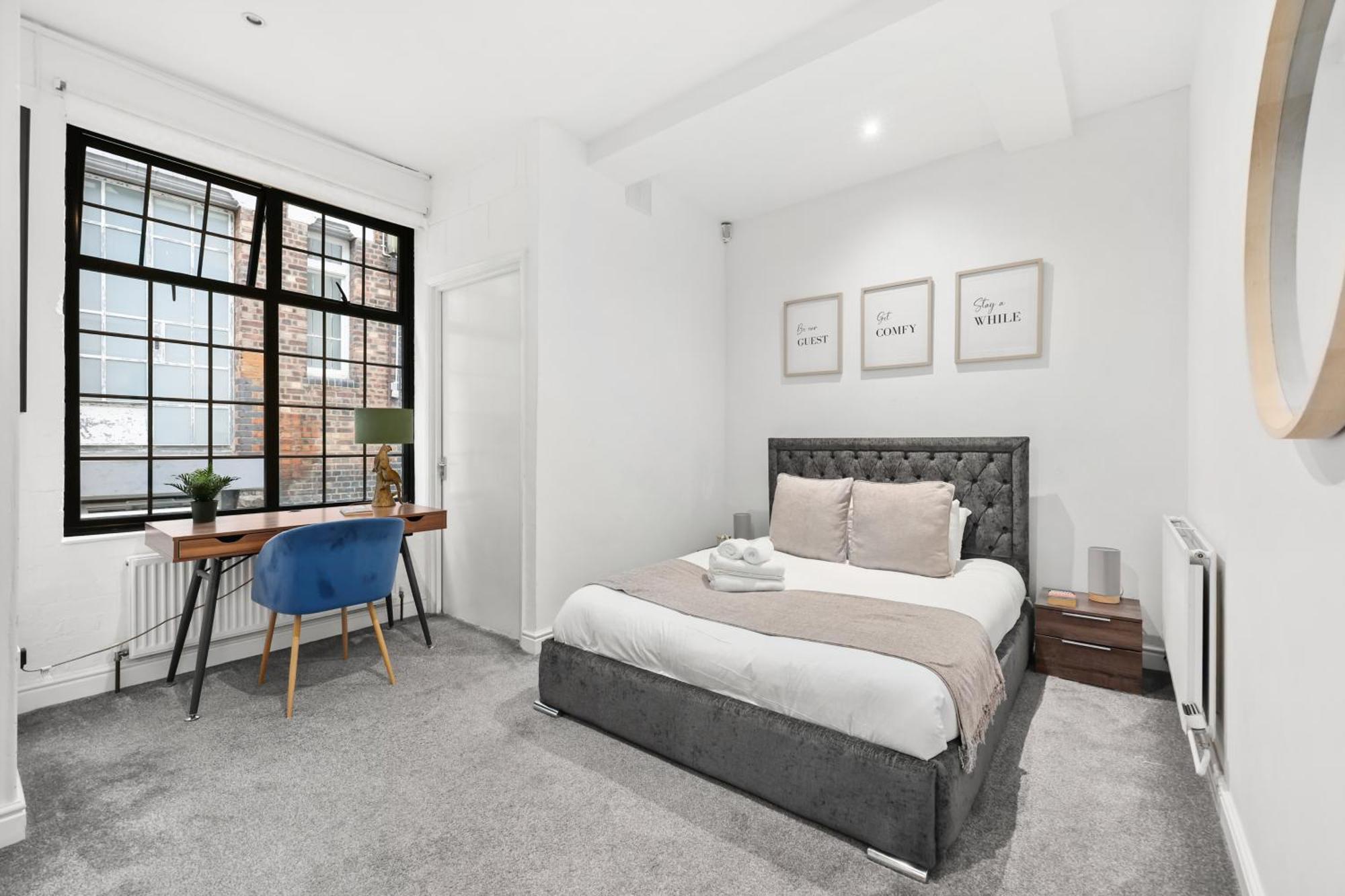 Centrally Located Spacious Three Bedroom Short Term & Flexible Renting Hackney With Free Wifi London
