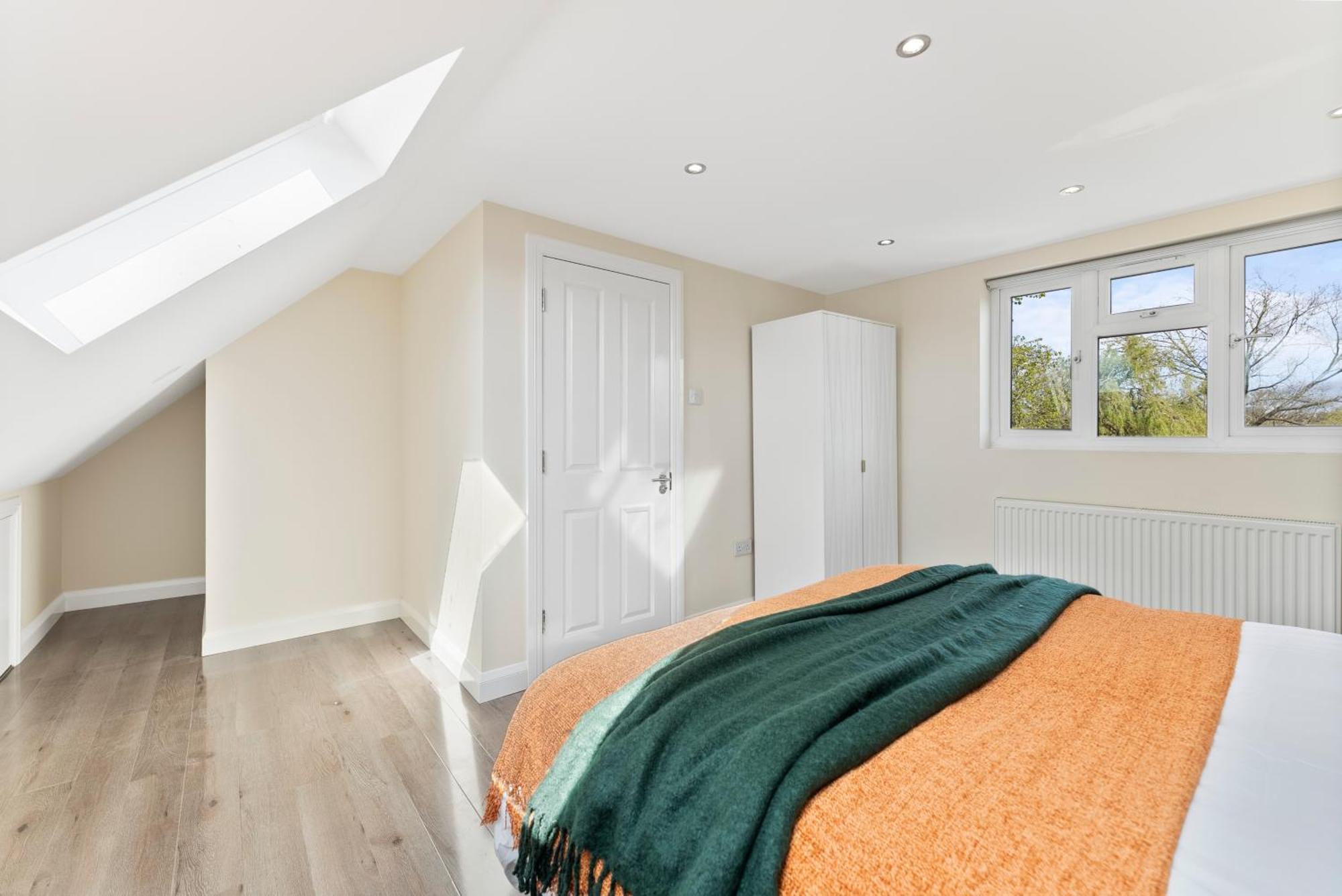 Holiday home Stylish Wembley Gem - Parking -sleeps 14 *