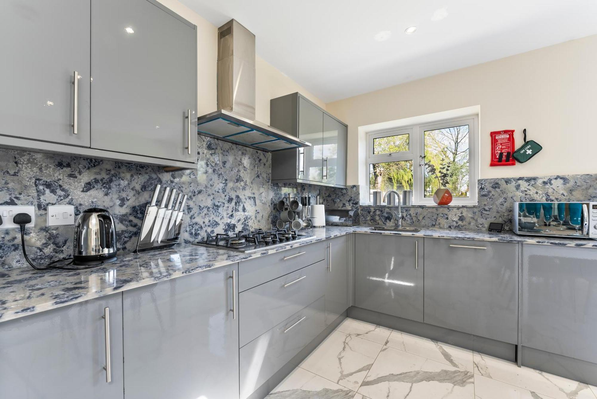 Holiday home Stylish Wembley Gem - Parking -sleeps 14