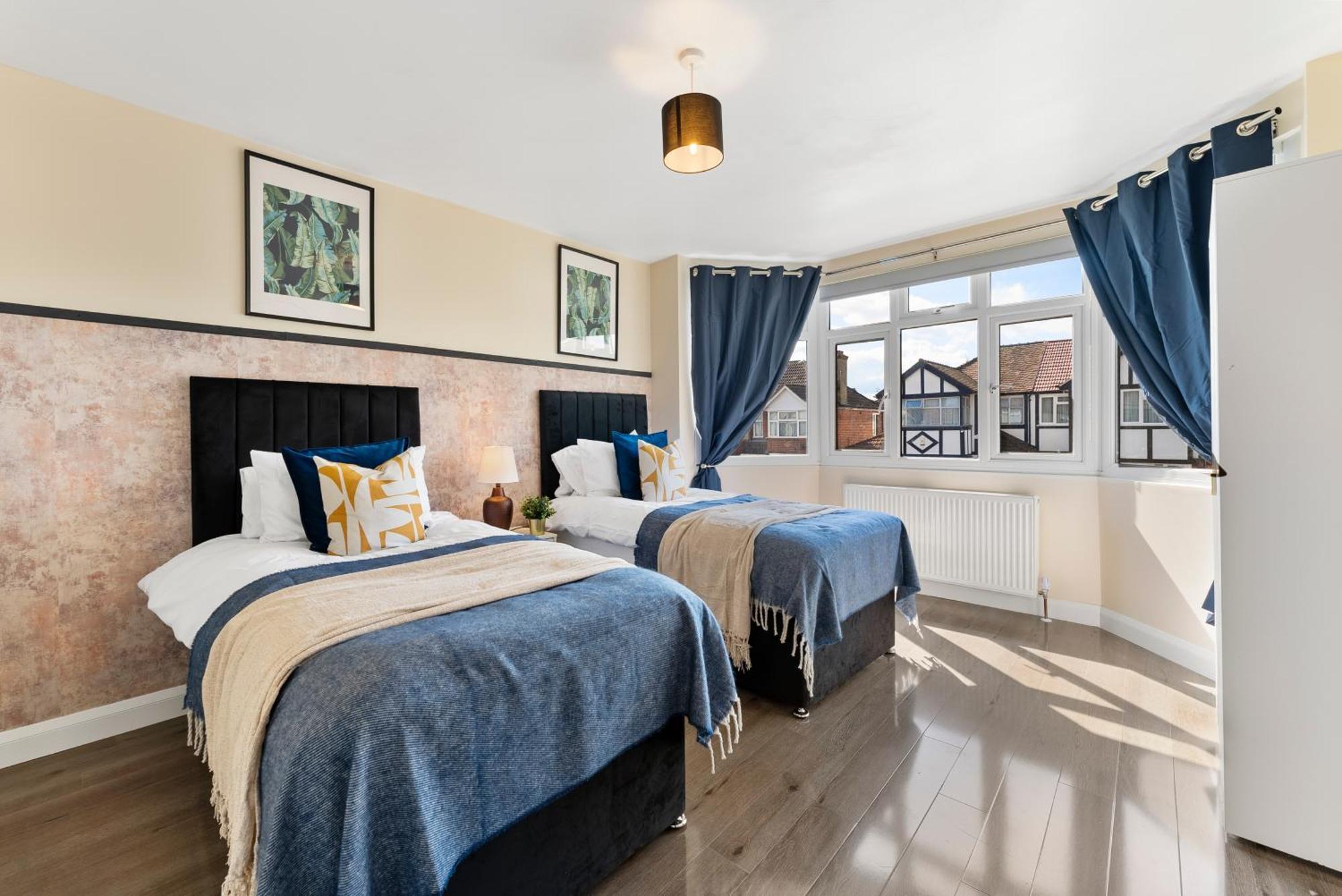 Stylish Wembley Gem - Parking -sleeps 14