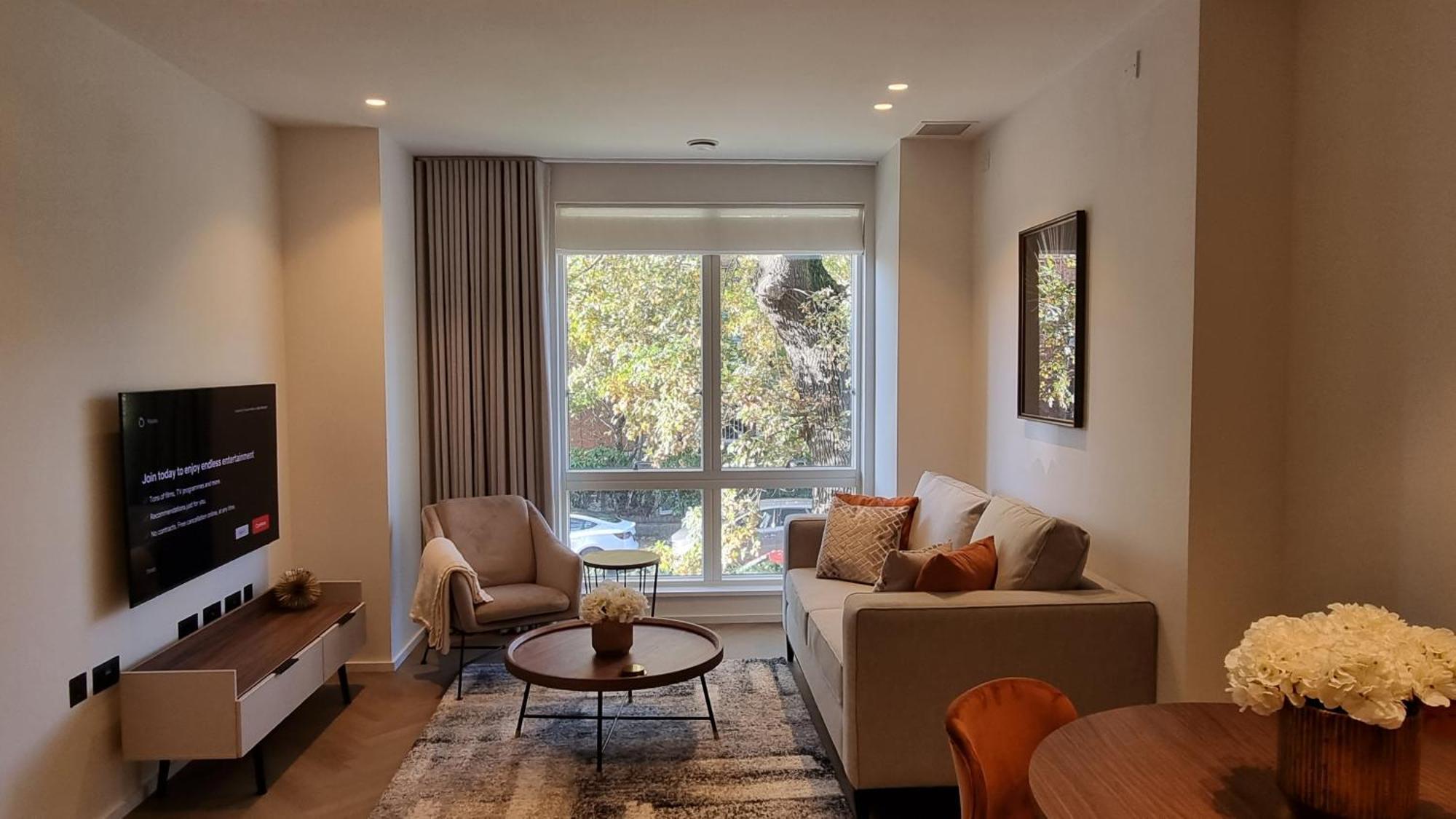 Five Star Luxury One Bed In Leafy West Hampstead Apartment