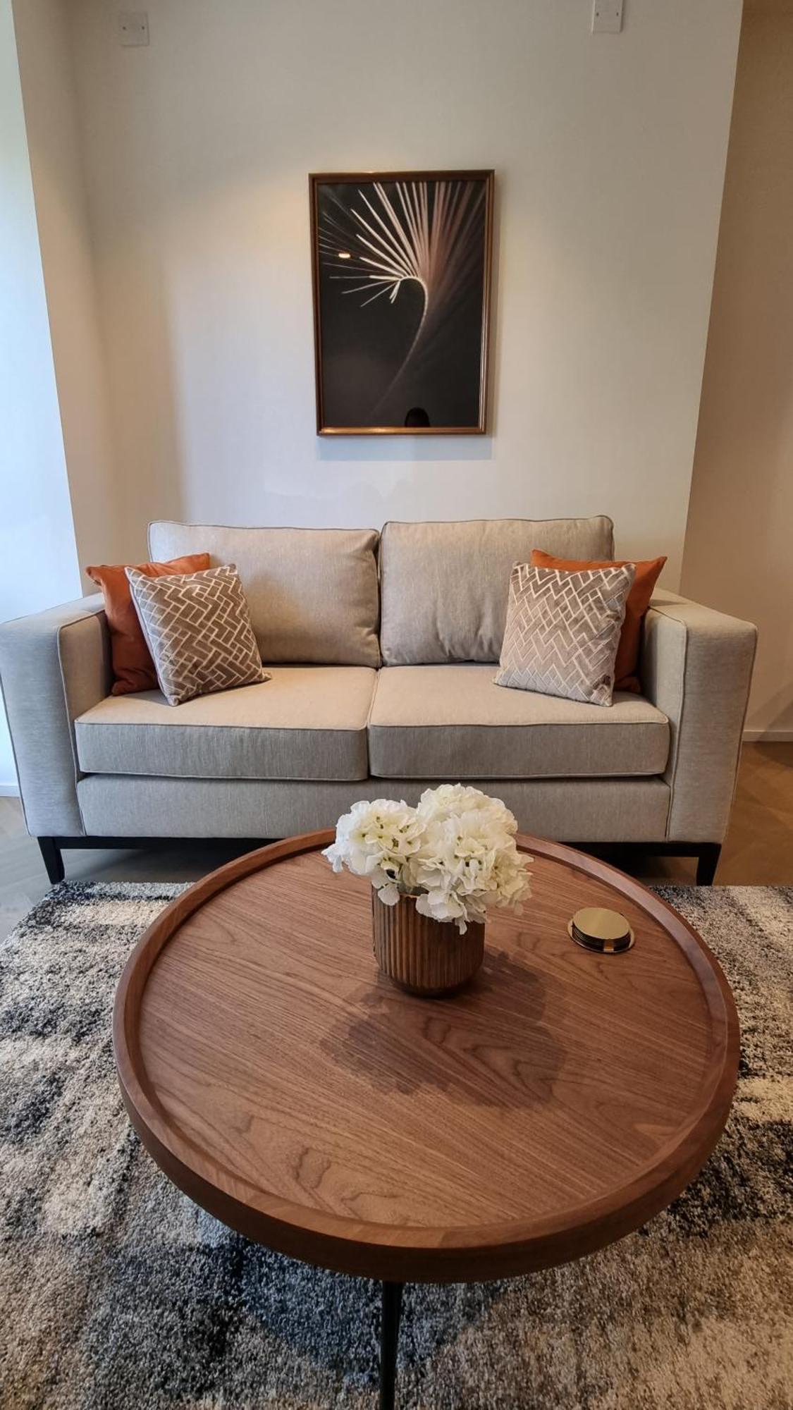 Five Star Luxury One Bed In Leafy West Hampstead Apartment