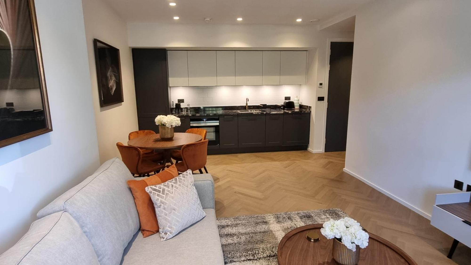 Five Star Luxury One Bed In Leafy West Hampstead Apartment *