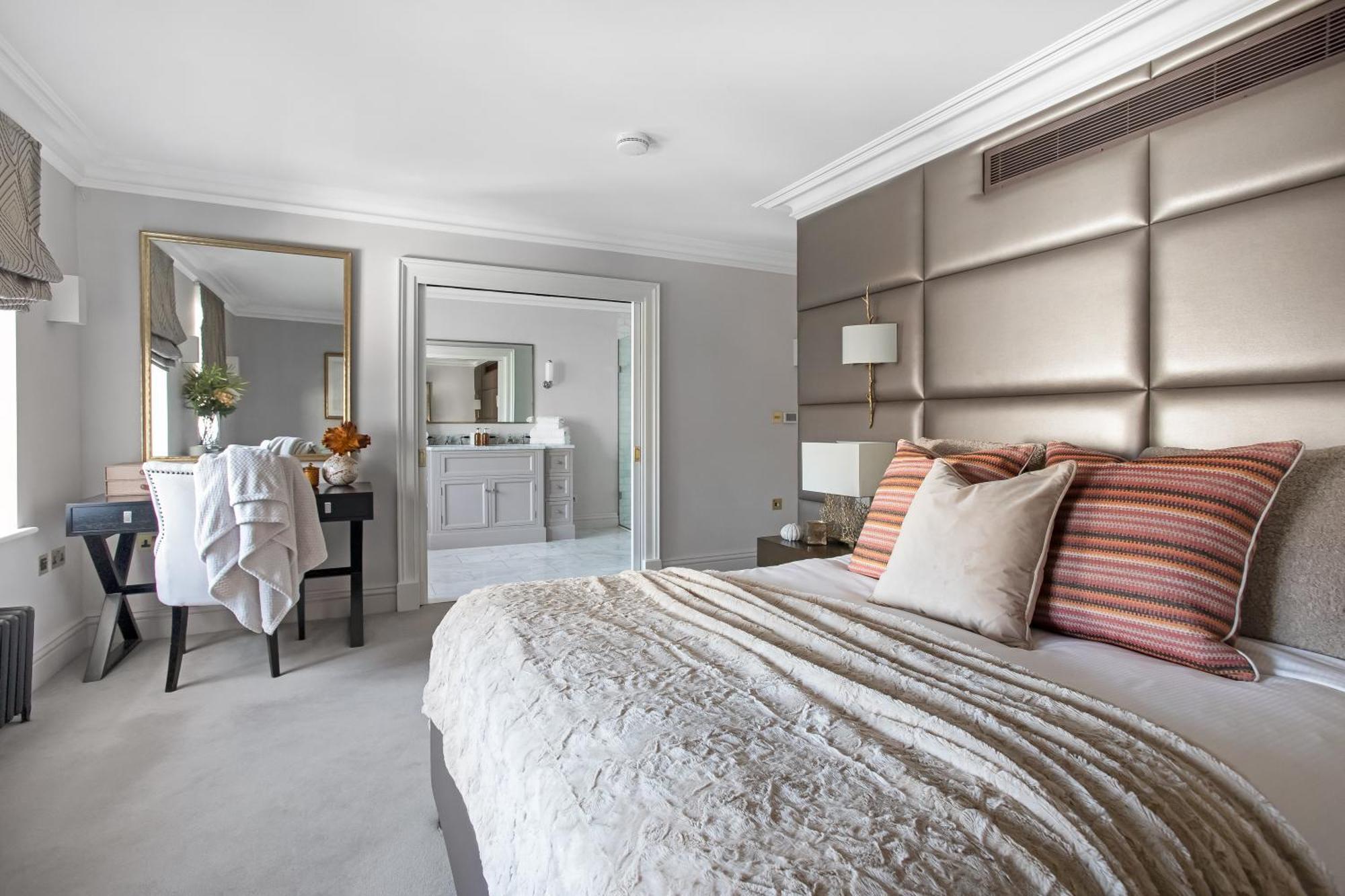 Luxurious Penthouse - Hyde Park- Air Con Apartment