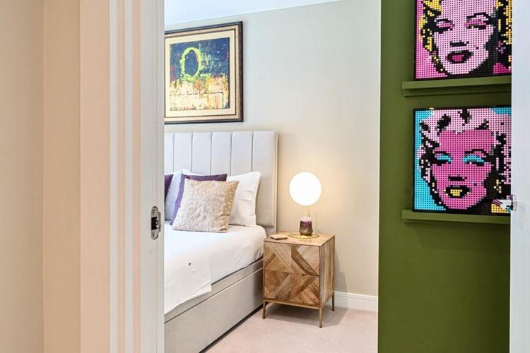 Modern Bedroom With Private Bathroom And Shared Kitchen & Lounge In Our Privatunterkunft
