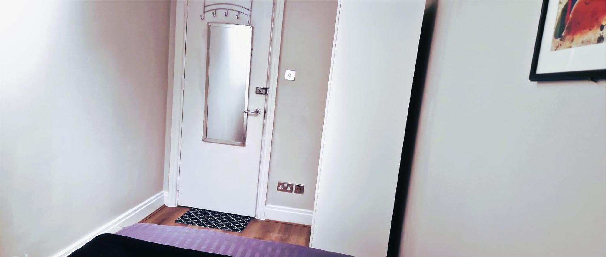 Charming Three Bedroom By The Thames Londres