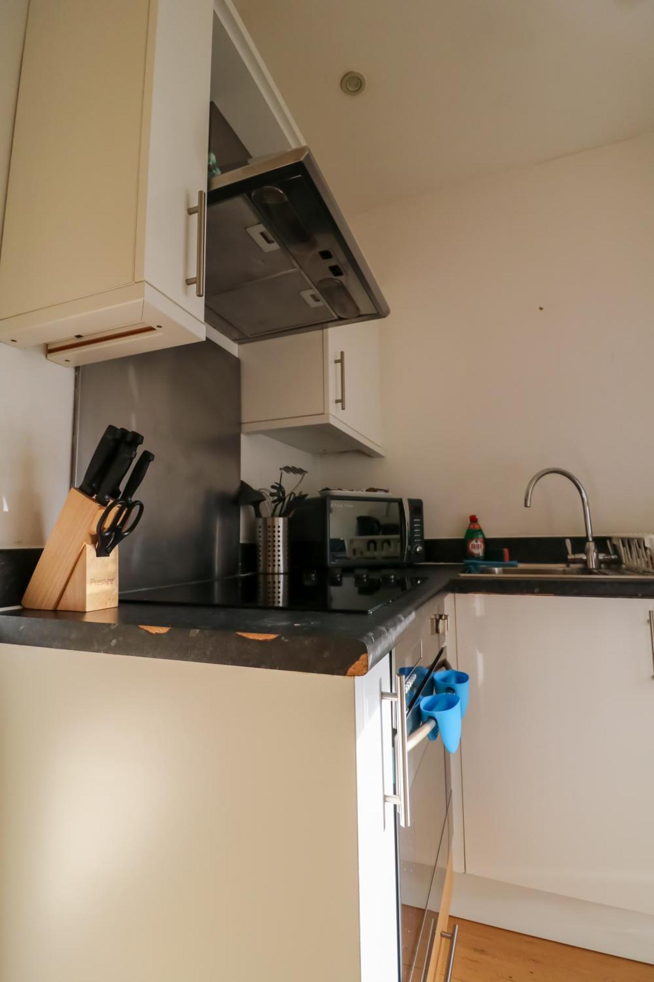 Apartment Longridge Road London