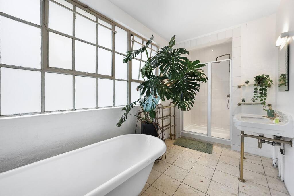 Apartment Two-bedroom Short Term & Flexible Renting Hackney With Free Wifi And Roof Terrace!