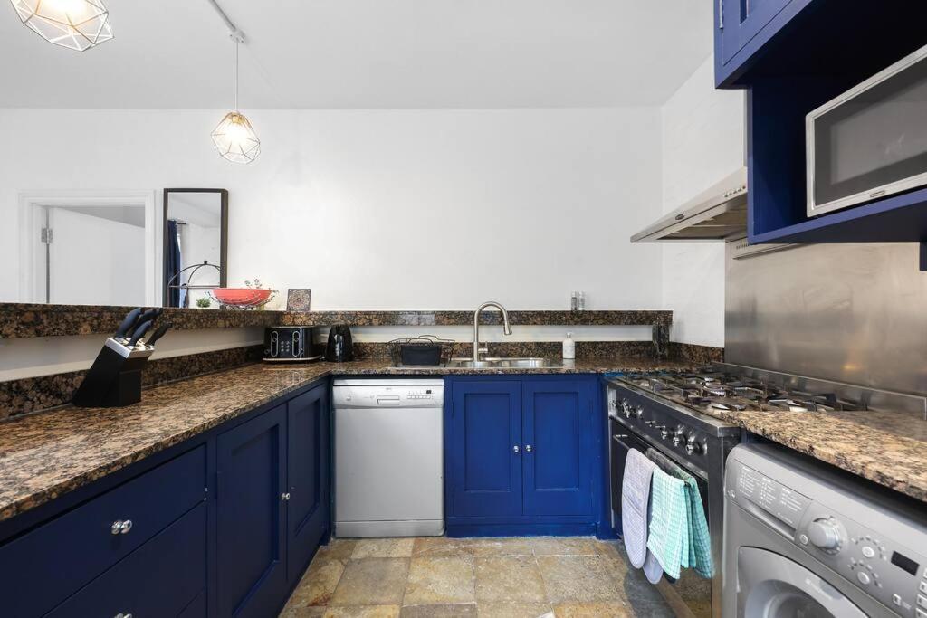 Two-bedroom Short Term & Flexible Renting Hackney With Free Wifi And Roof Terrace! * London