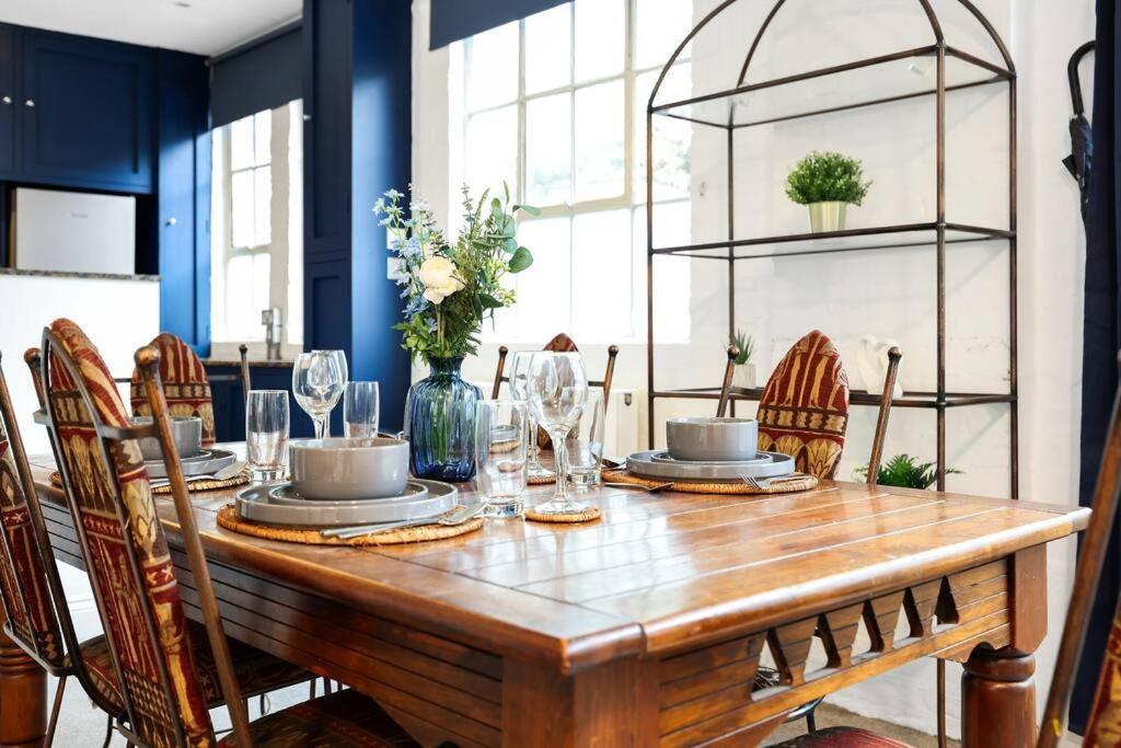 Two-bedroom Short Term & Flexible Renting Hackney With Free Wifi And Roof Terrace! Apartment