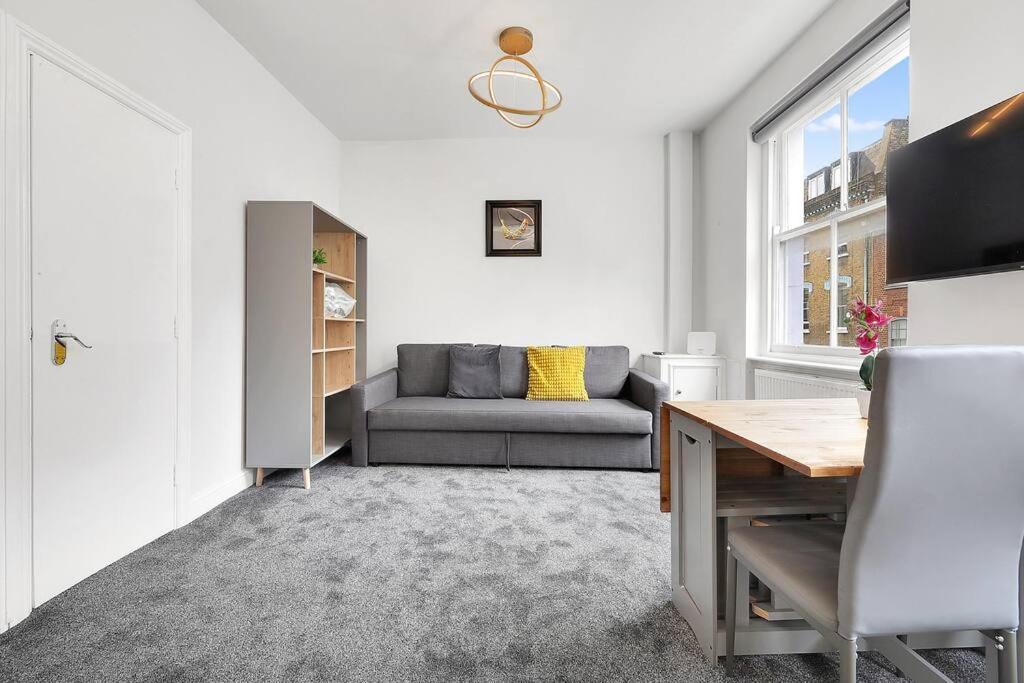 Apartment Modern & Cozy In Prime Soho Location *