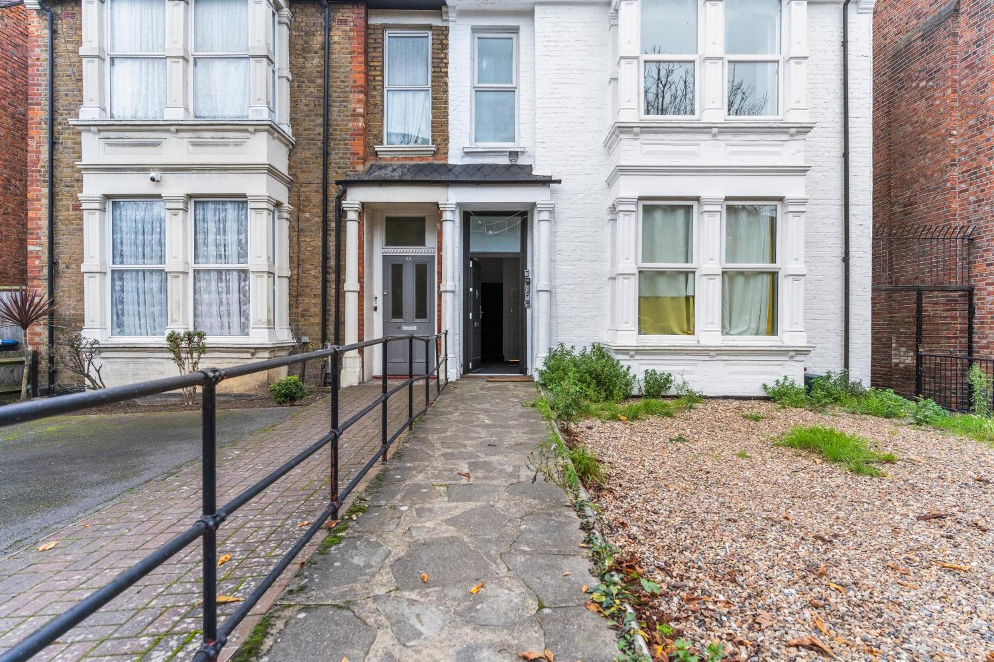 Modern With Free Wifi Leilighet London