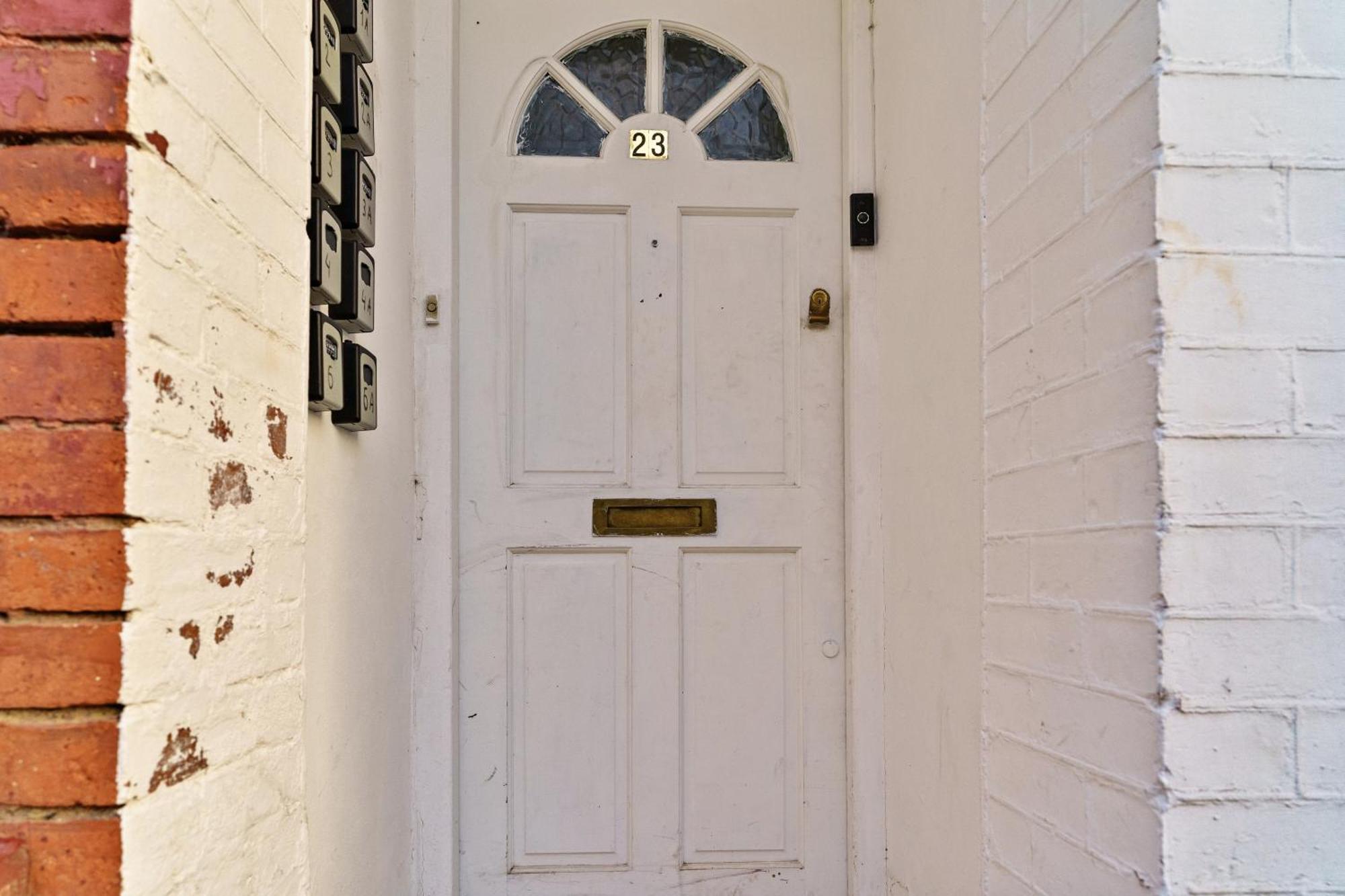 Guest house Modern Studio By Livestay Short Lets & Serviced London