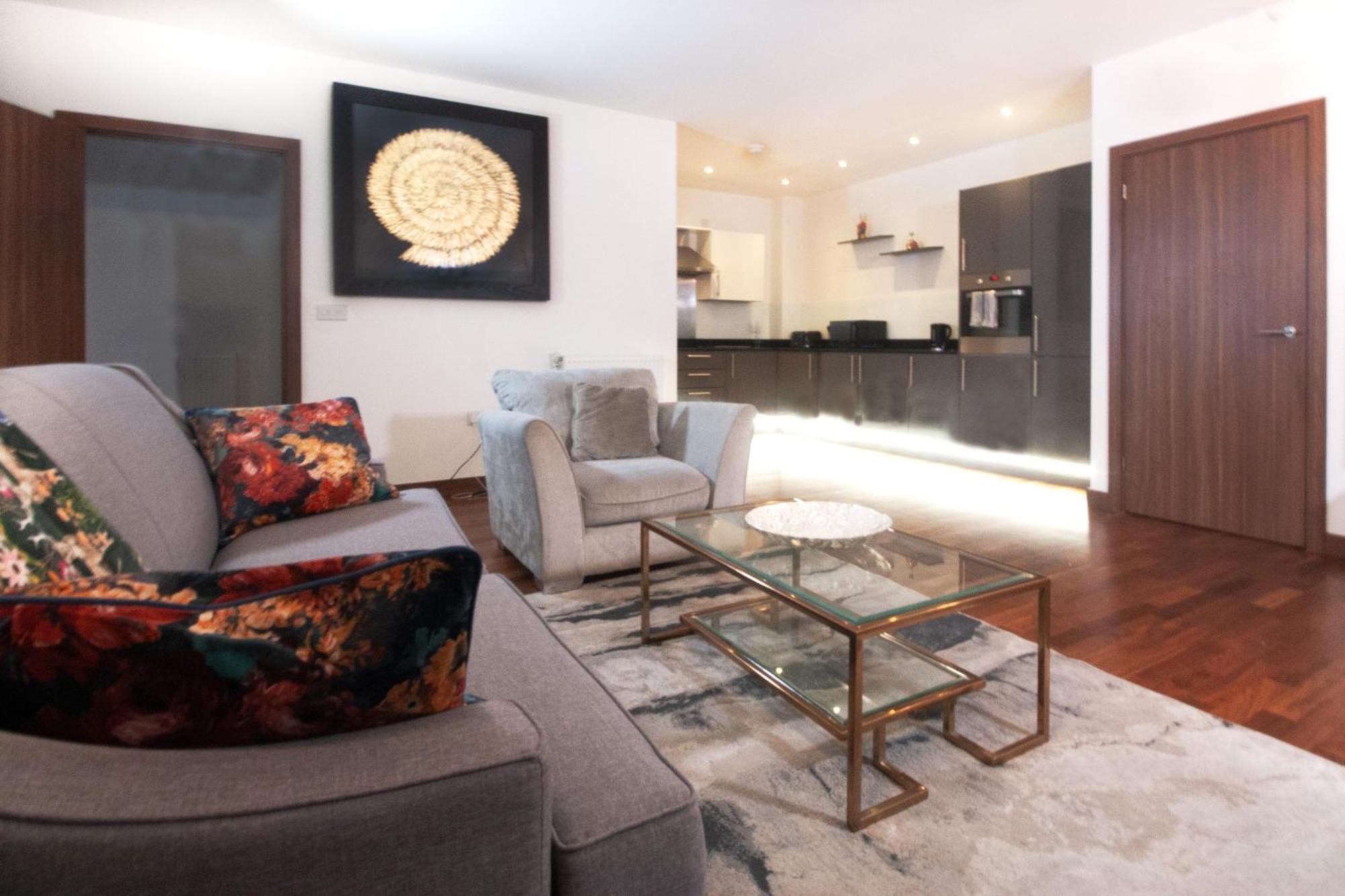 Ferienhaus Spacious 3-bed House Close To The O2 Arena & Tube London