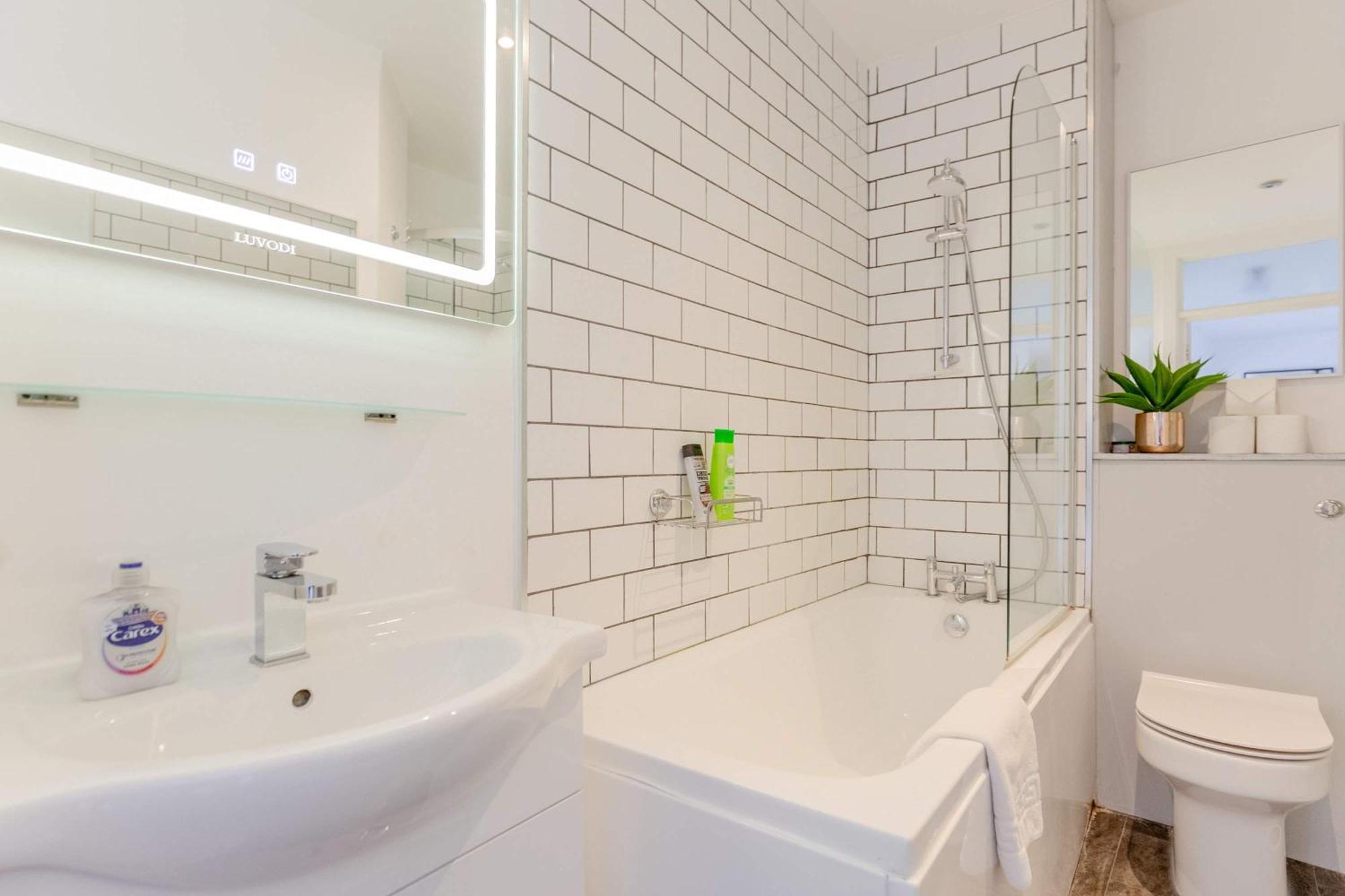 Bright 2 Bedroom Flat In Lambeth With Balcony * Londen