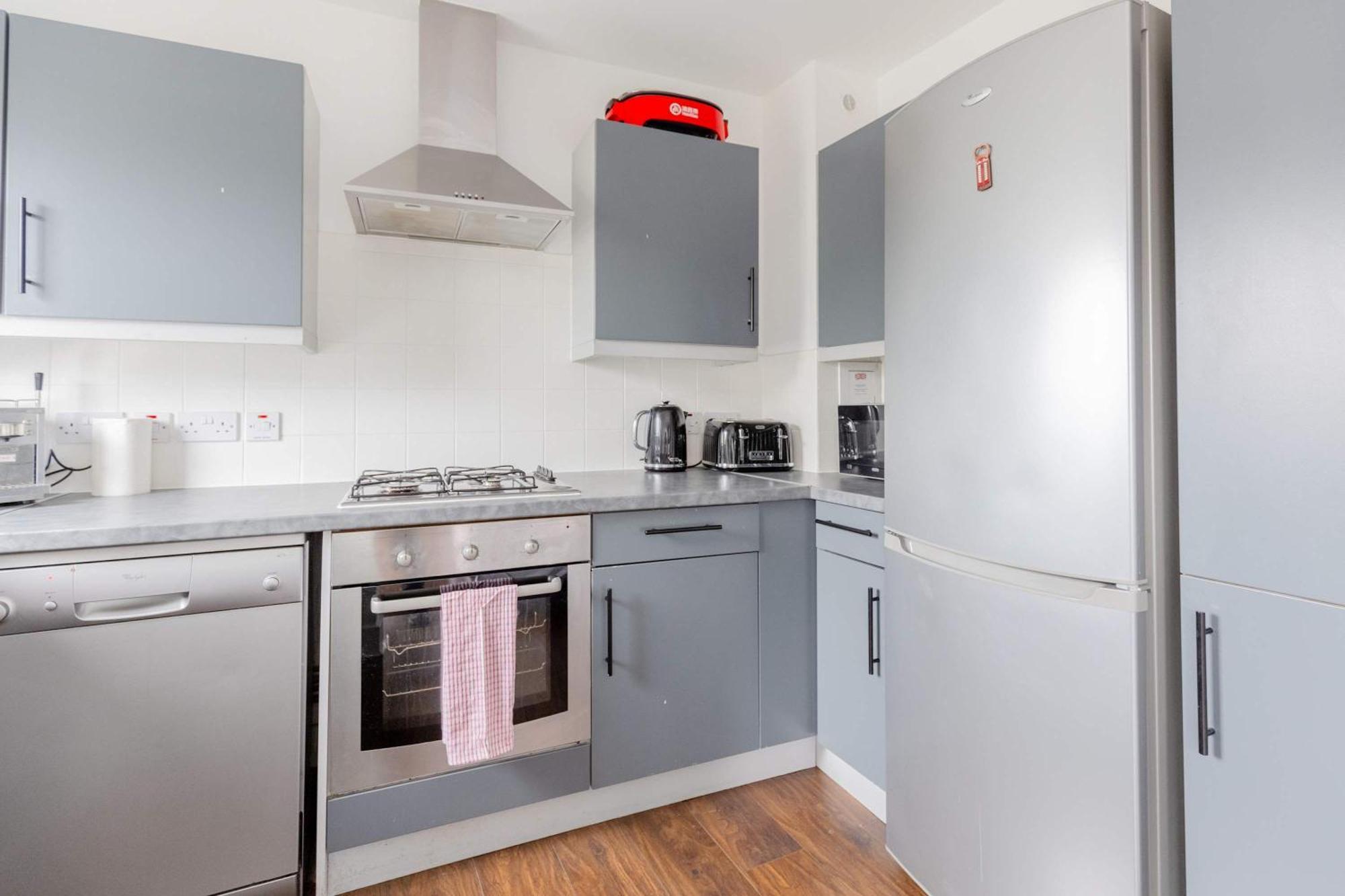 Bright 2 Bedroom Flat In Lambeth With Balcony Londen
