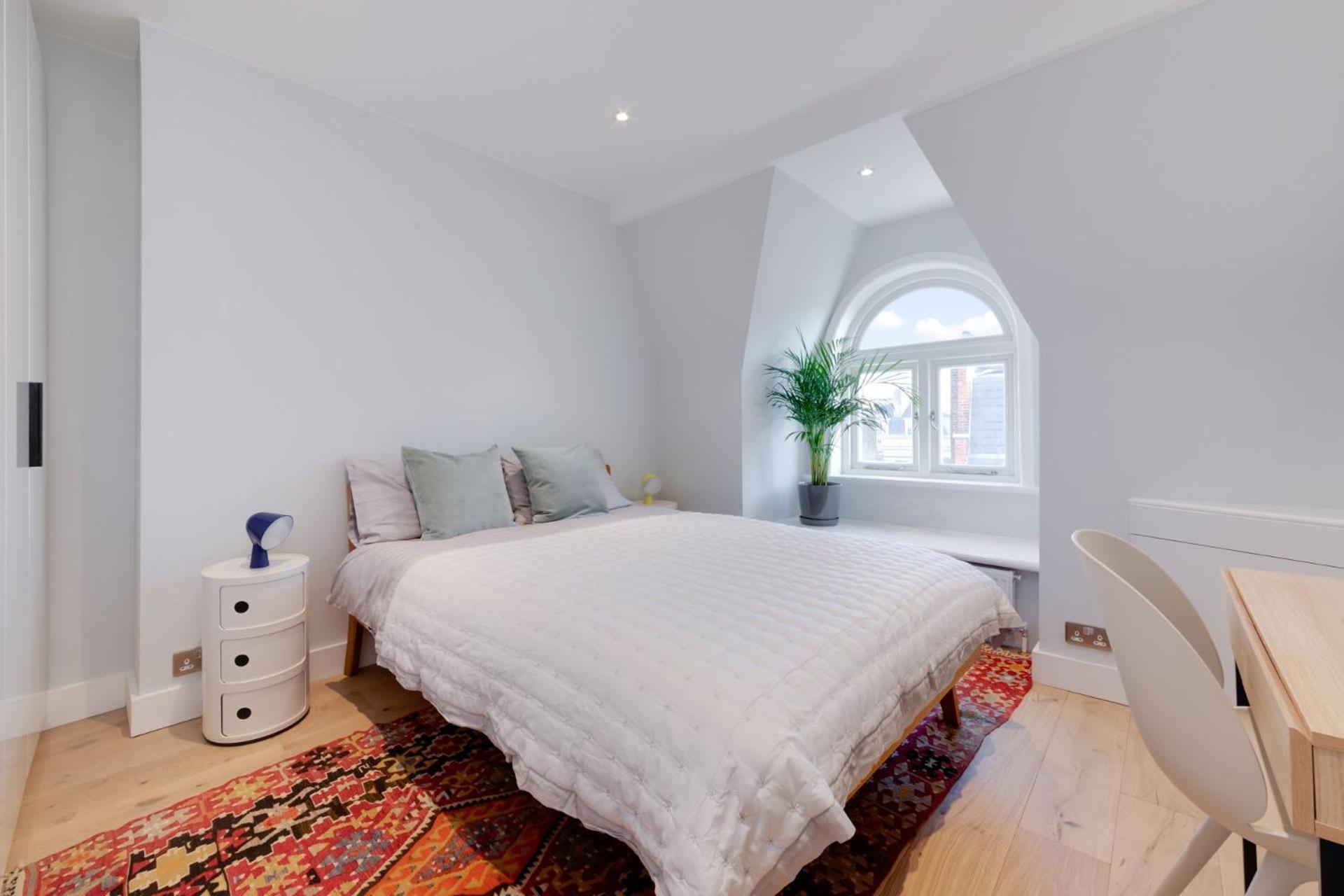 Apartment Stairway To Heaven - Fitzrovia - By Frankie Says