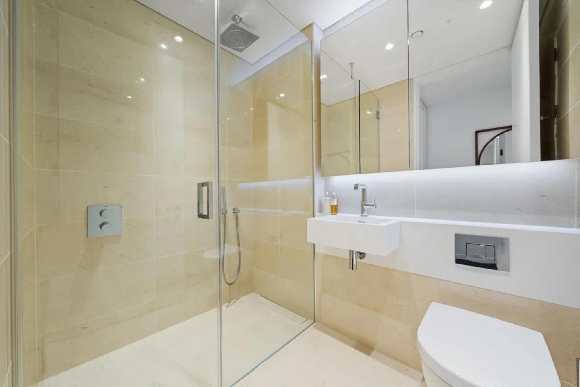 Confortable Stephanie 3 Bedrooms Waterloo Station Leilighet London