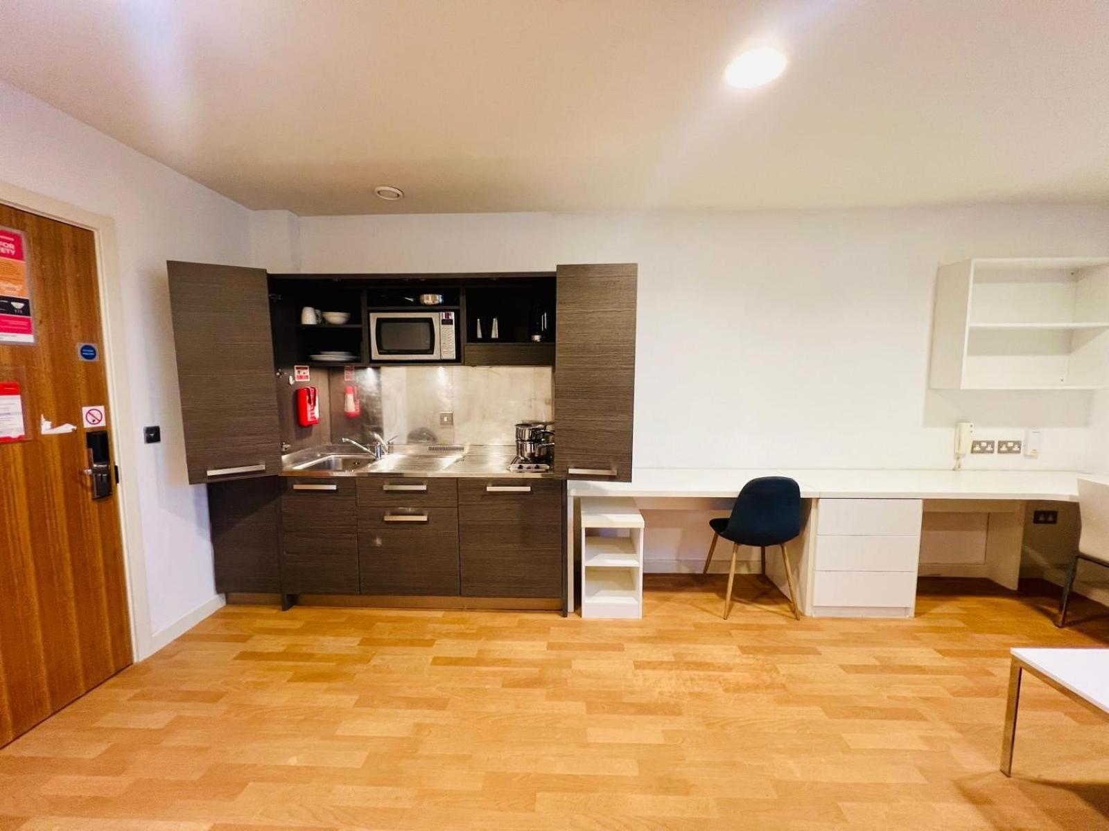 Stuhomes - Arundel House Apartment London