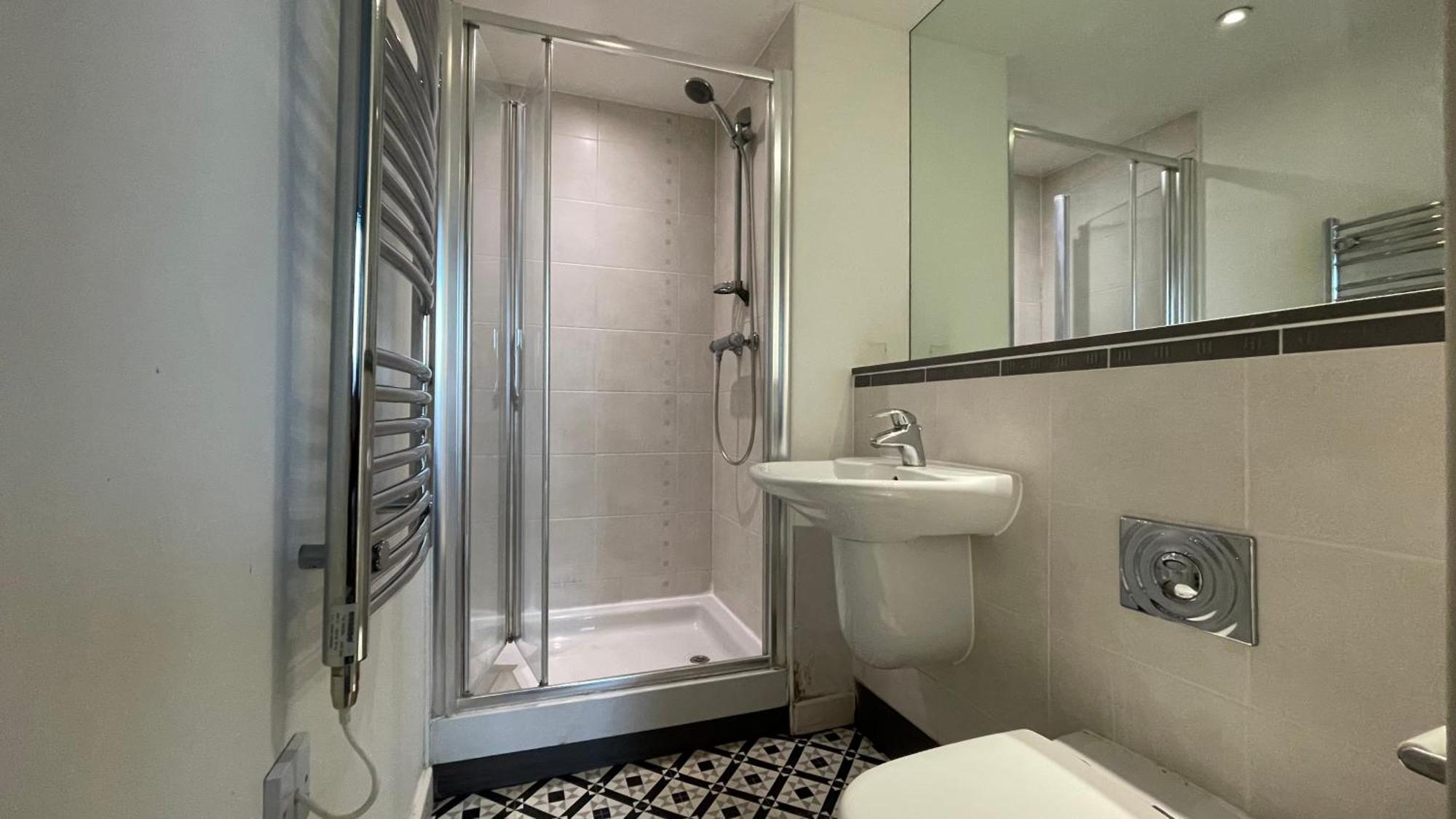 Stratford 2 Bedroom With 2 Bathrooms & Great Links *