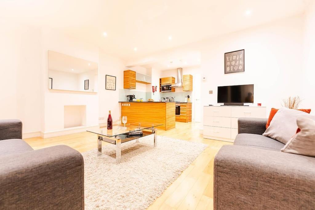 Bright & Modern One Bedroom Flat In Farringdon London