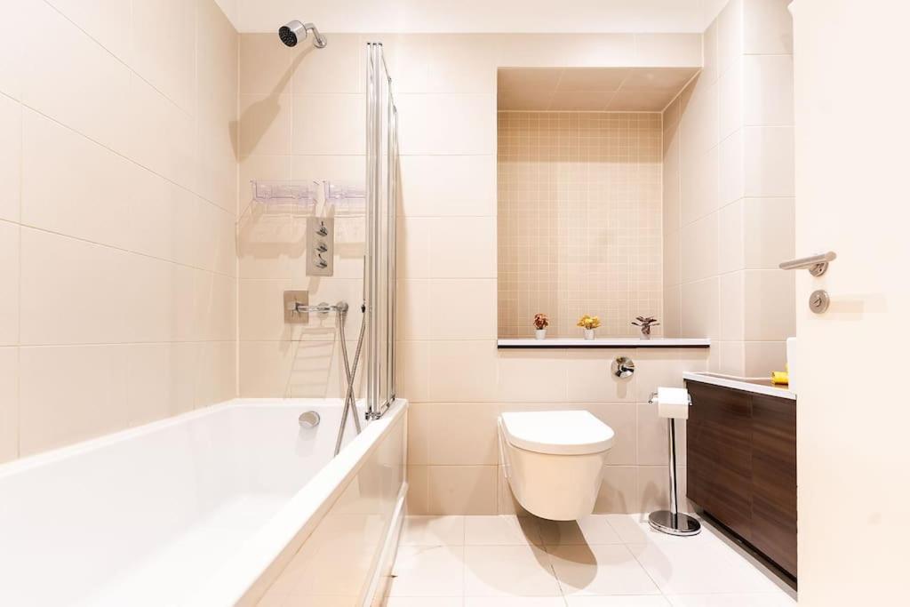 Bright & Modern One Bedroom Flat In Farringdon London