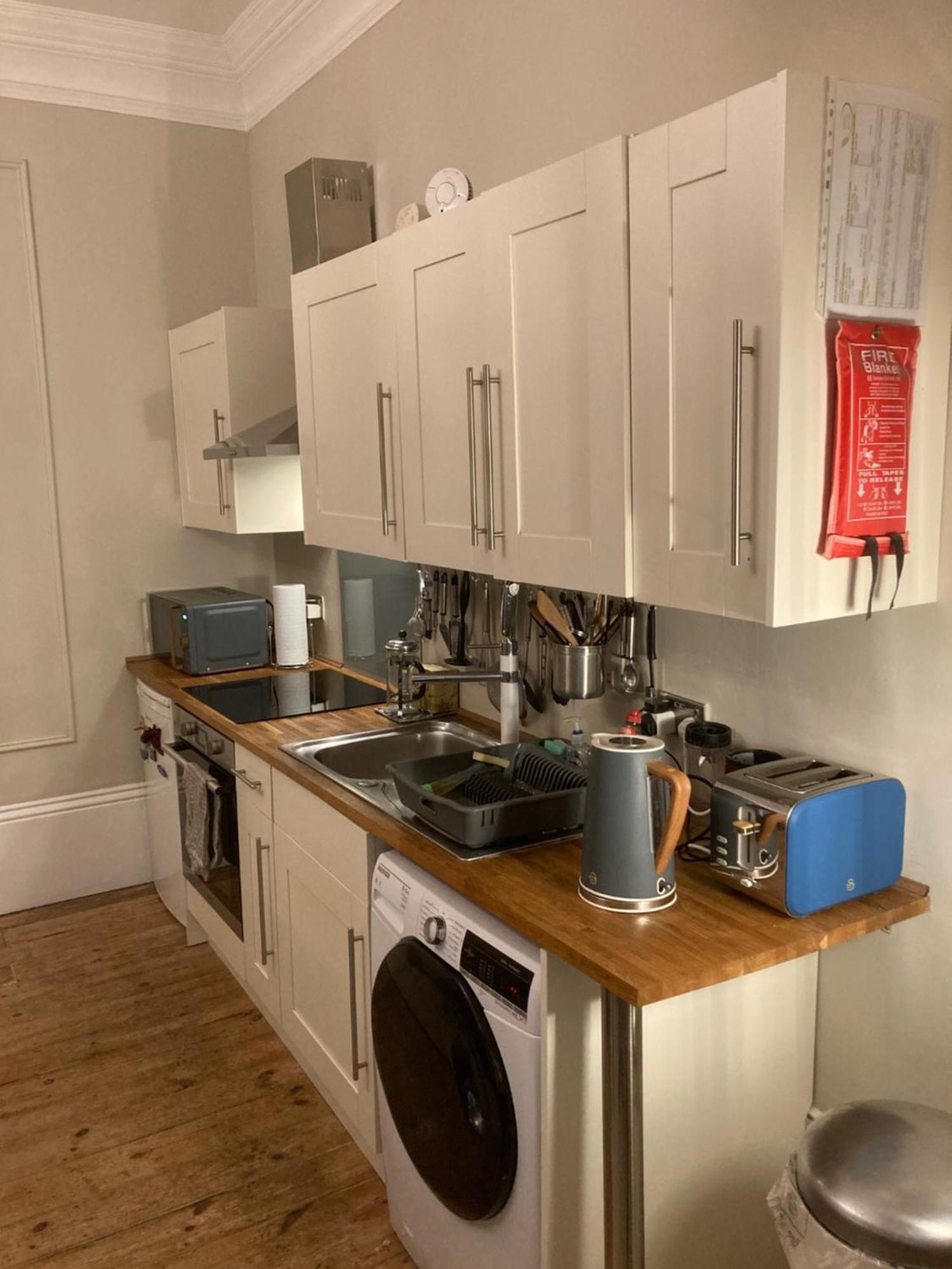 Beautiful One Bedroom Flat With Private Balcony *