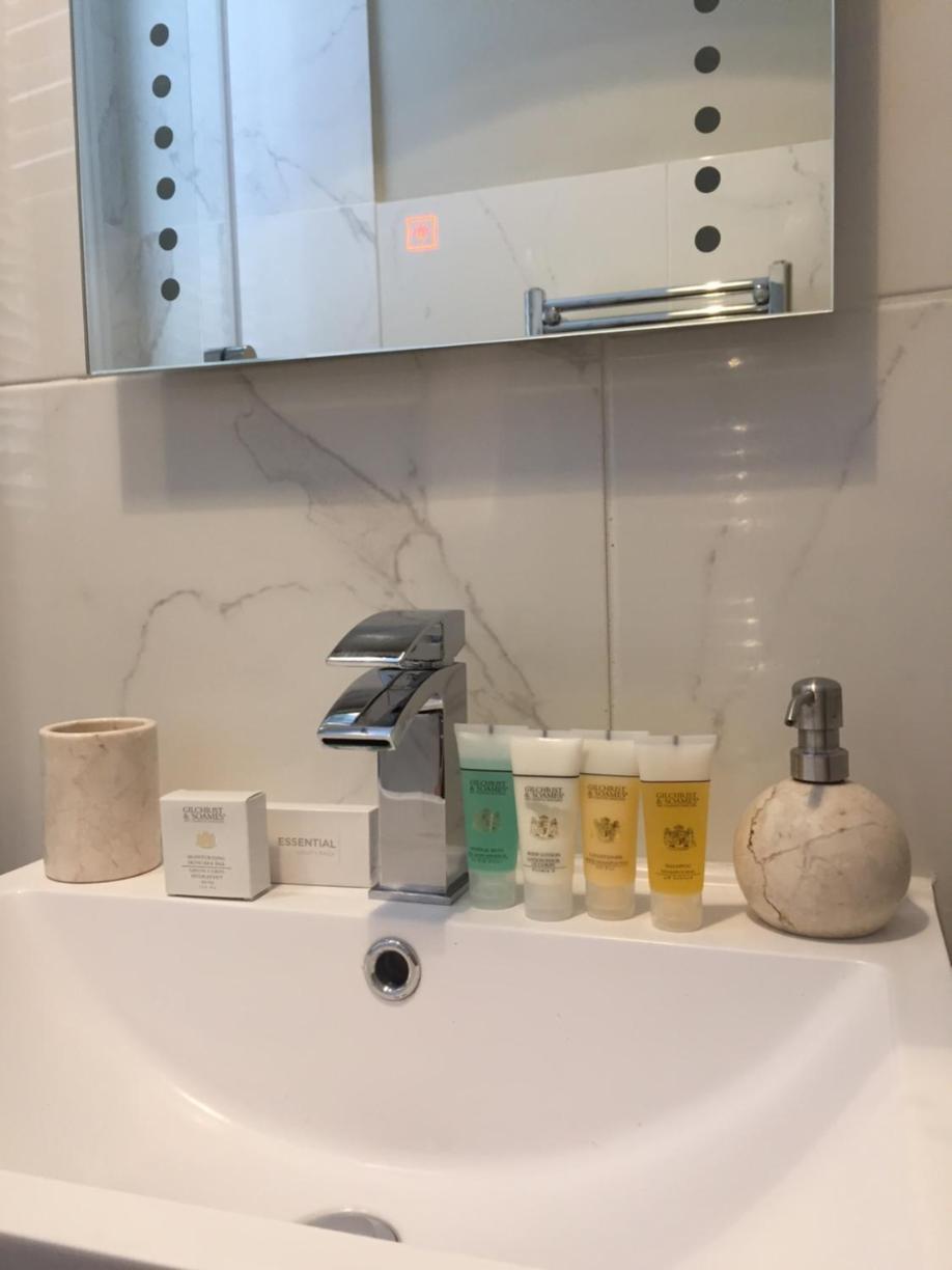 Beautiful One Bedroom Flat With Private Balcony Apartment London
