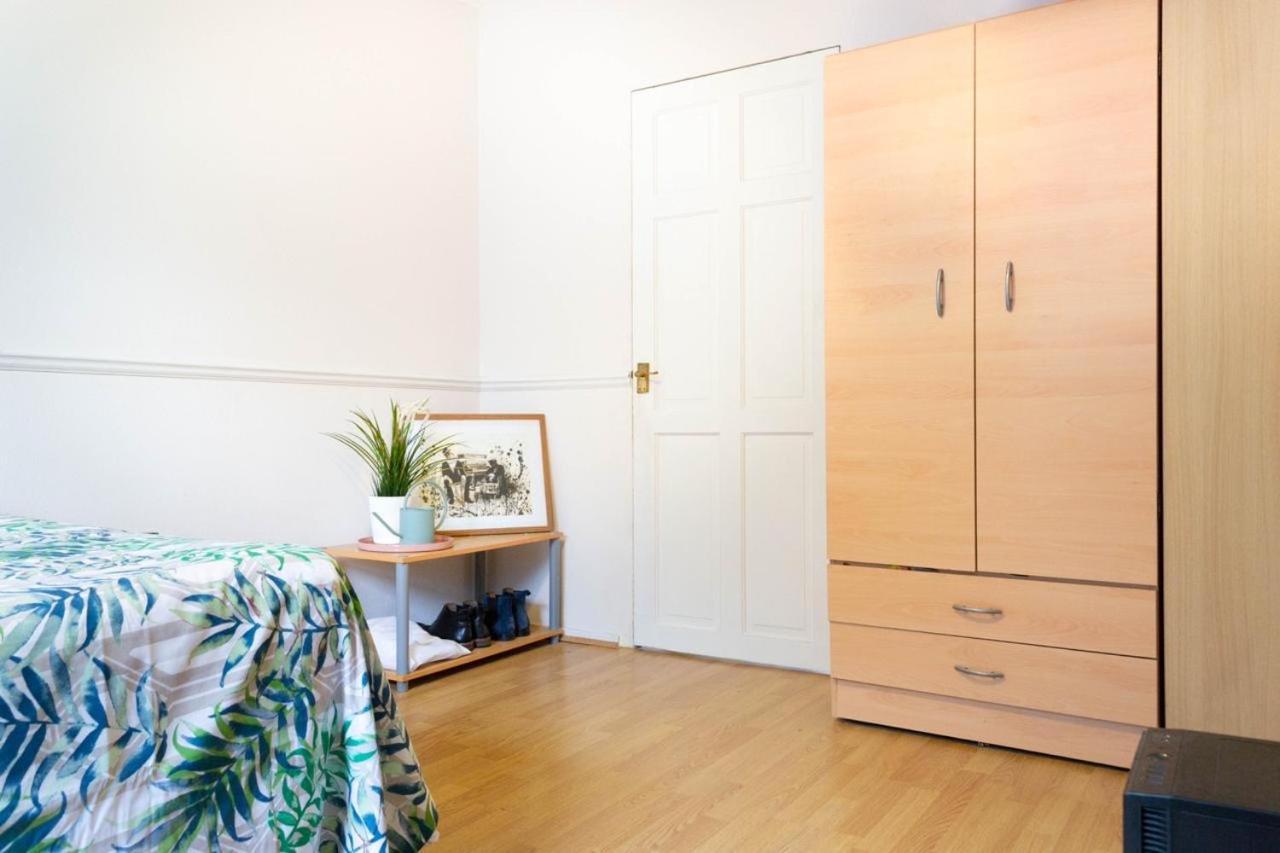 Affordable Double In Trendy Angel, Islington * London