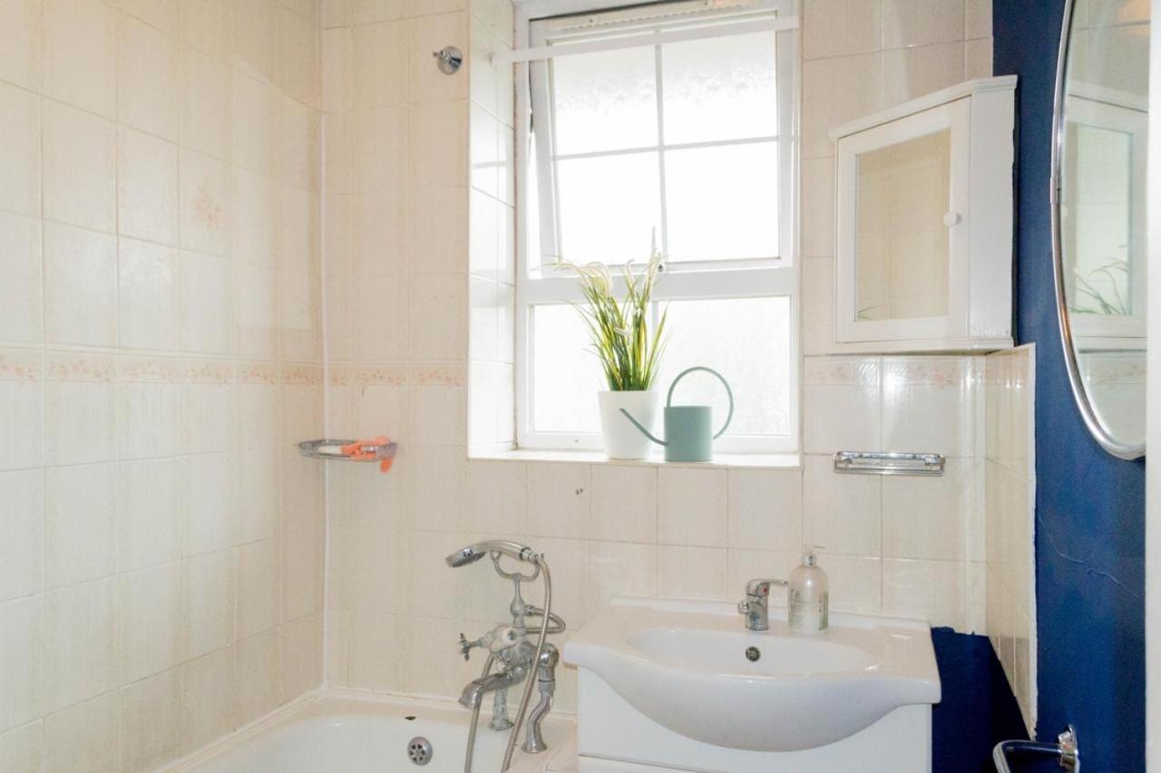 Affordable Double In Trendy Angel, Islington * London