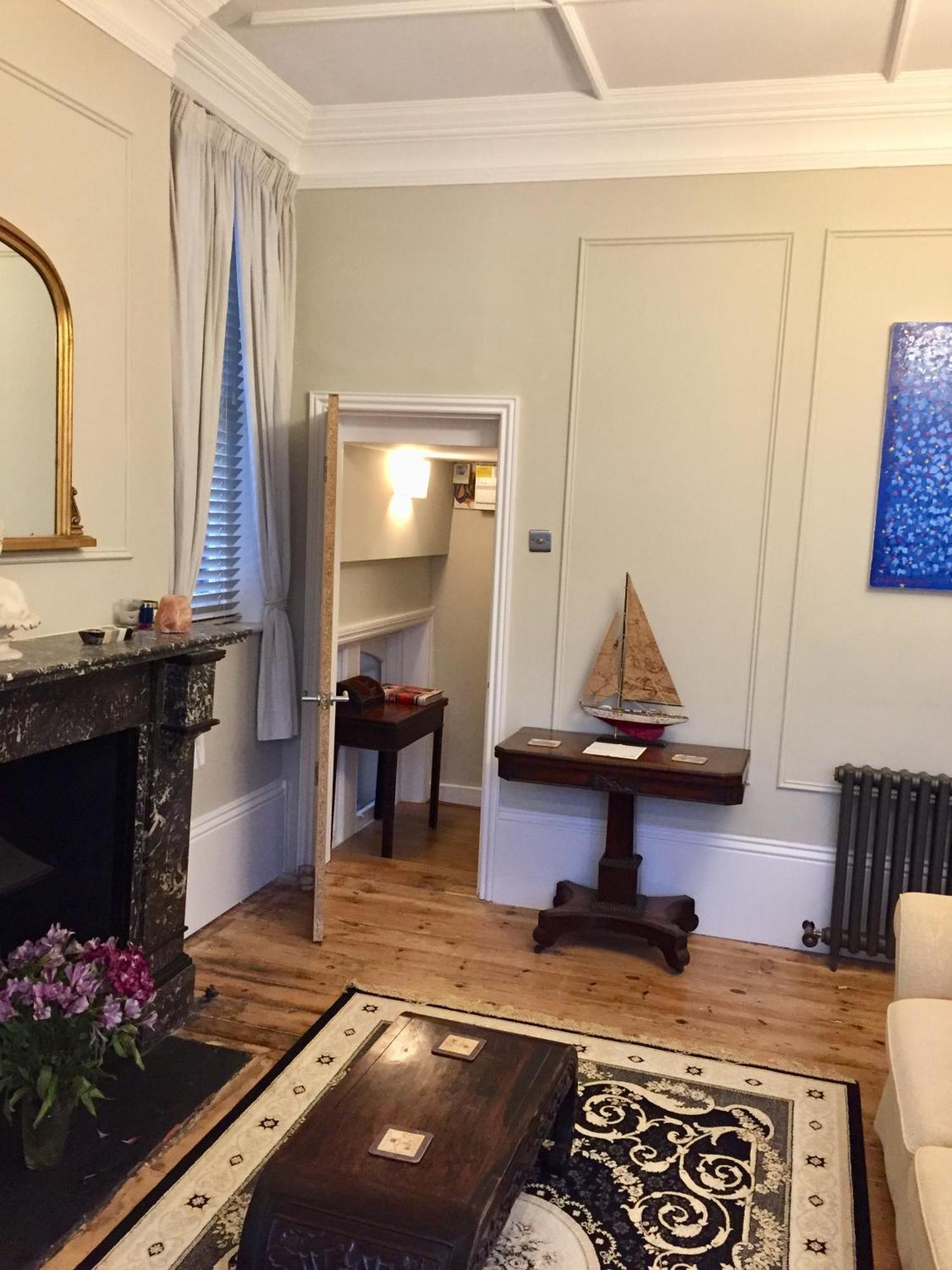 Beautiful One Bedroom Flat With Private Balcony